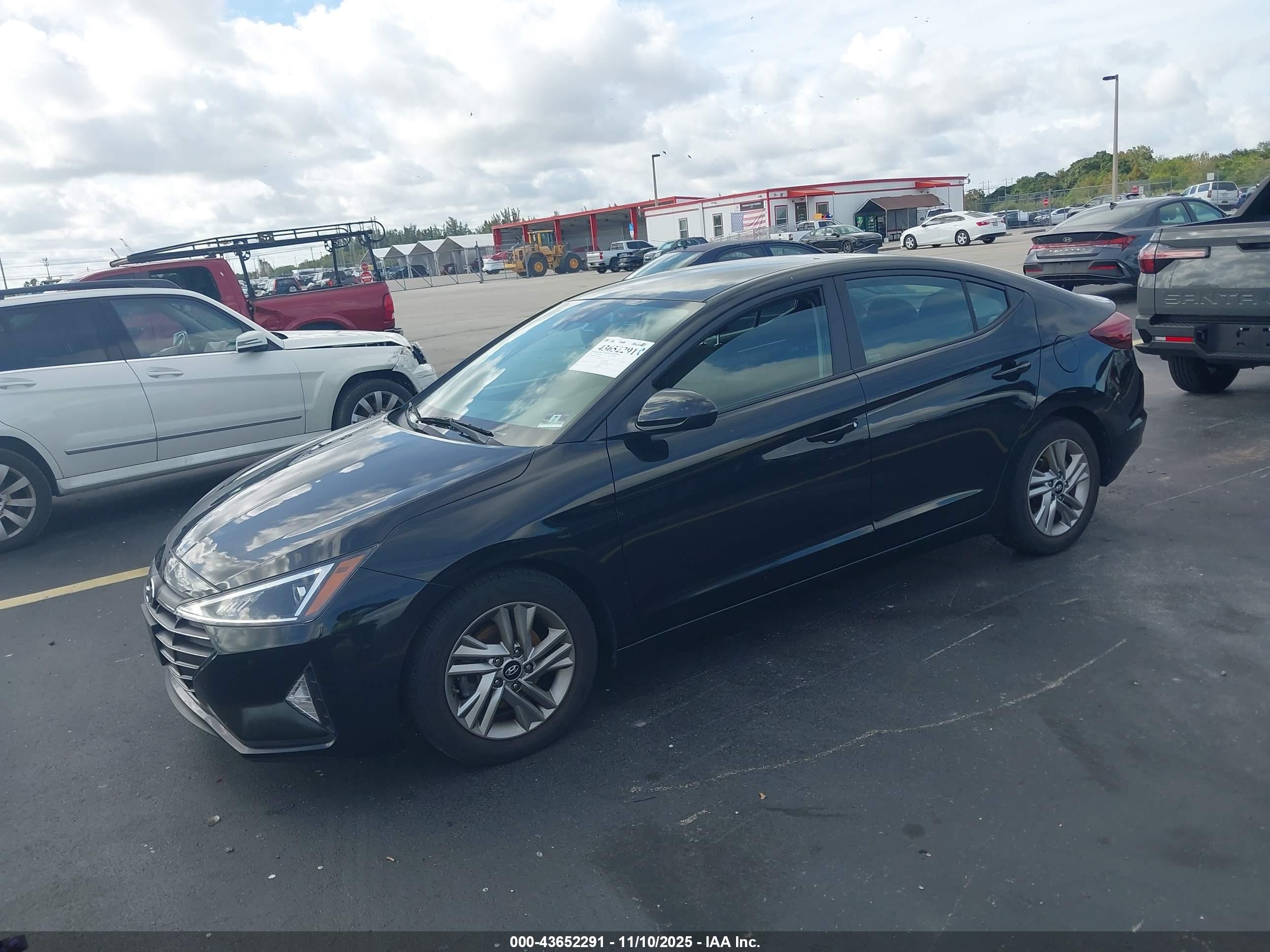 HYUNDAI ELANTRA image 2