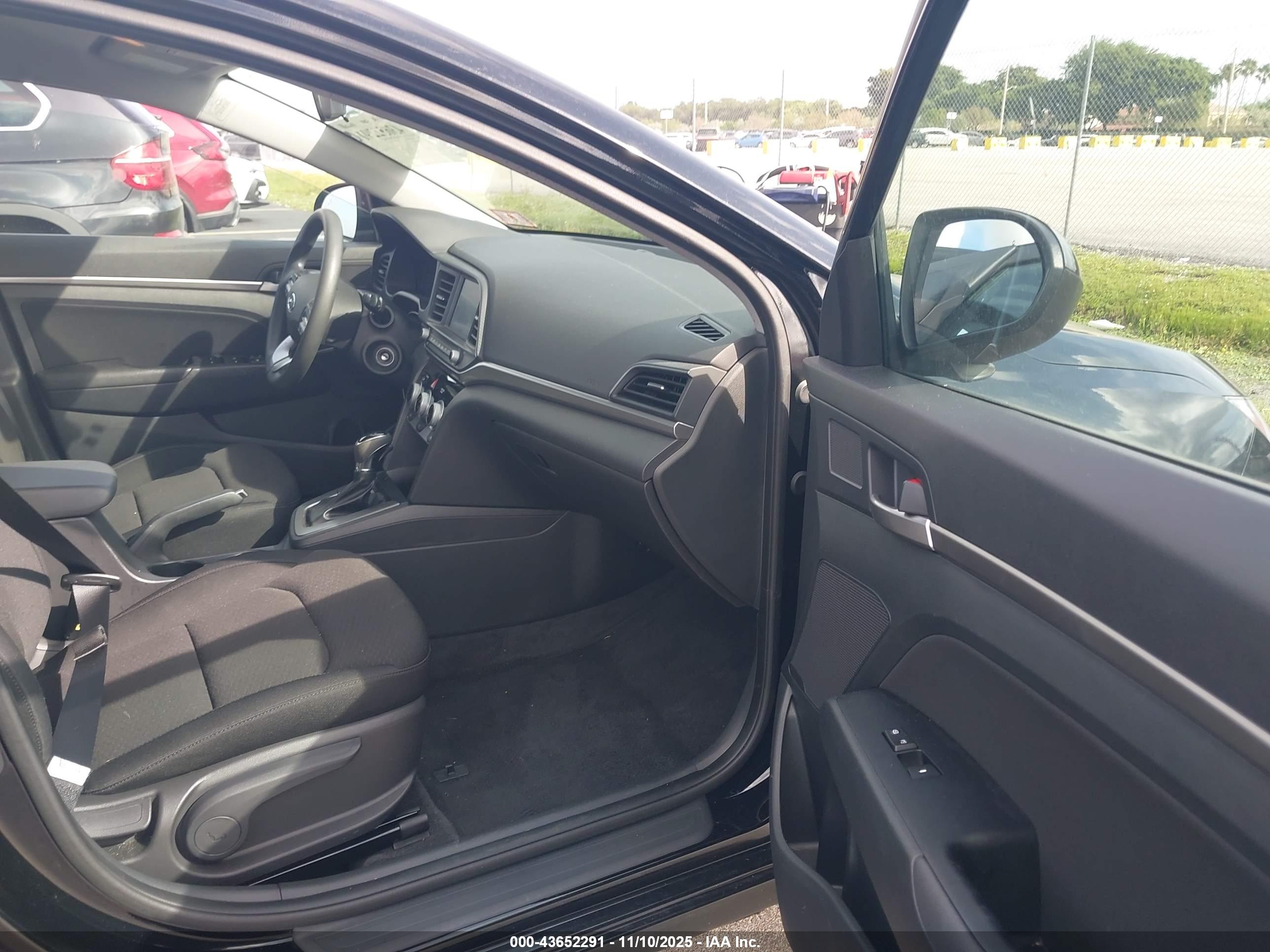 HYUNDAI ELANTRA image 5
