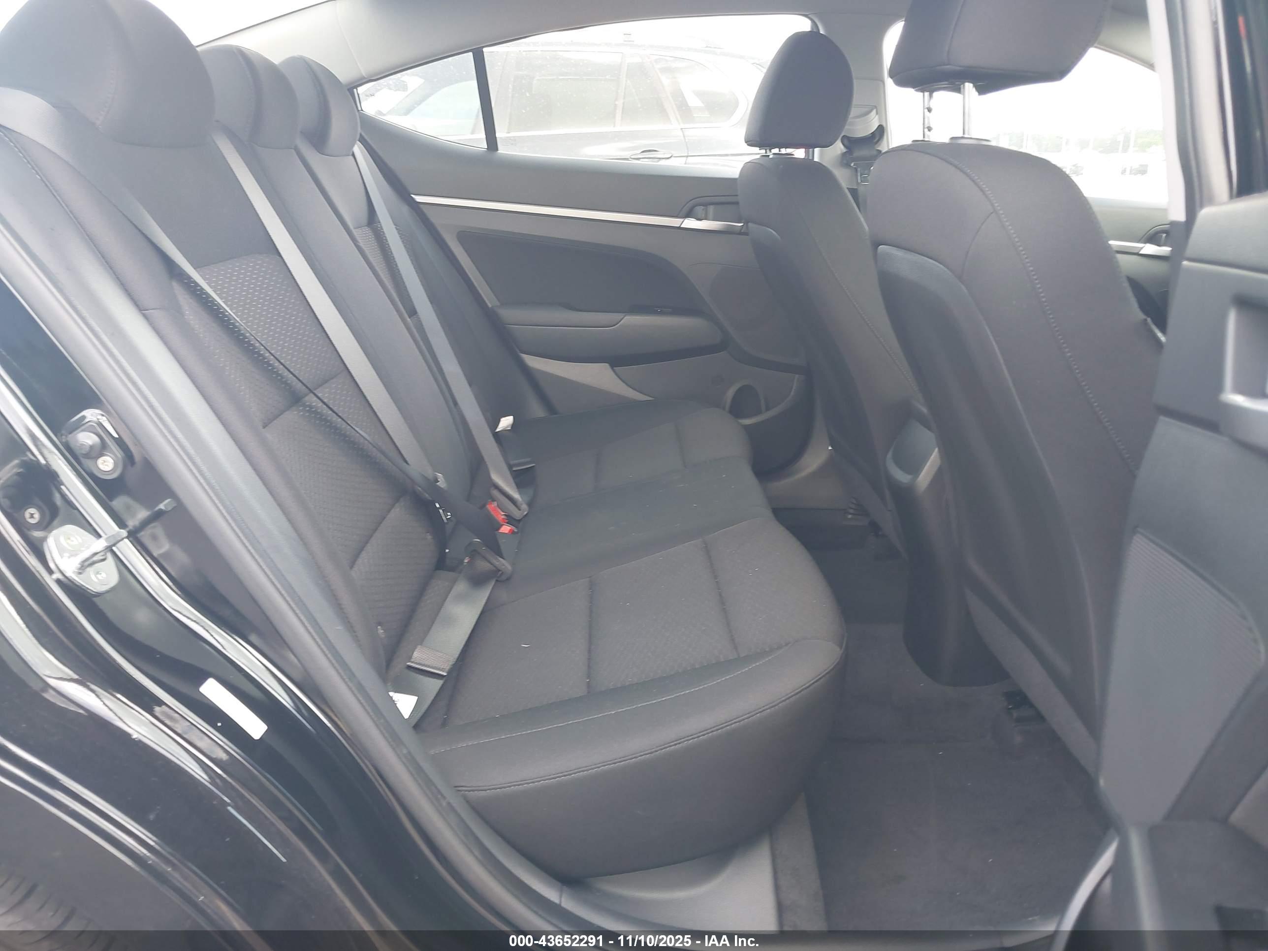 HYUNDAI ELANTRA image 8