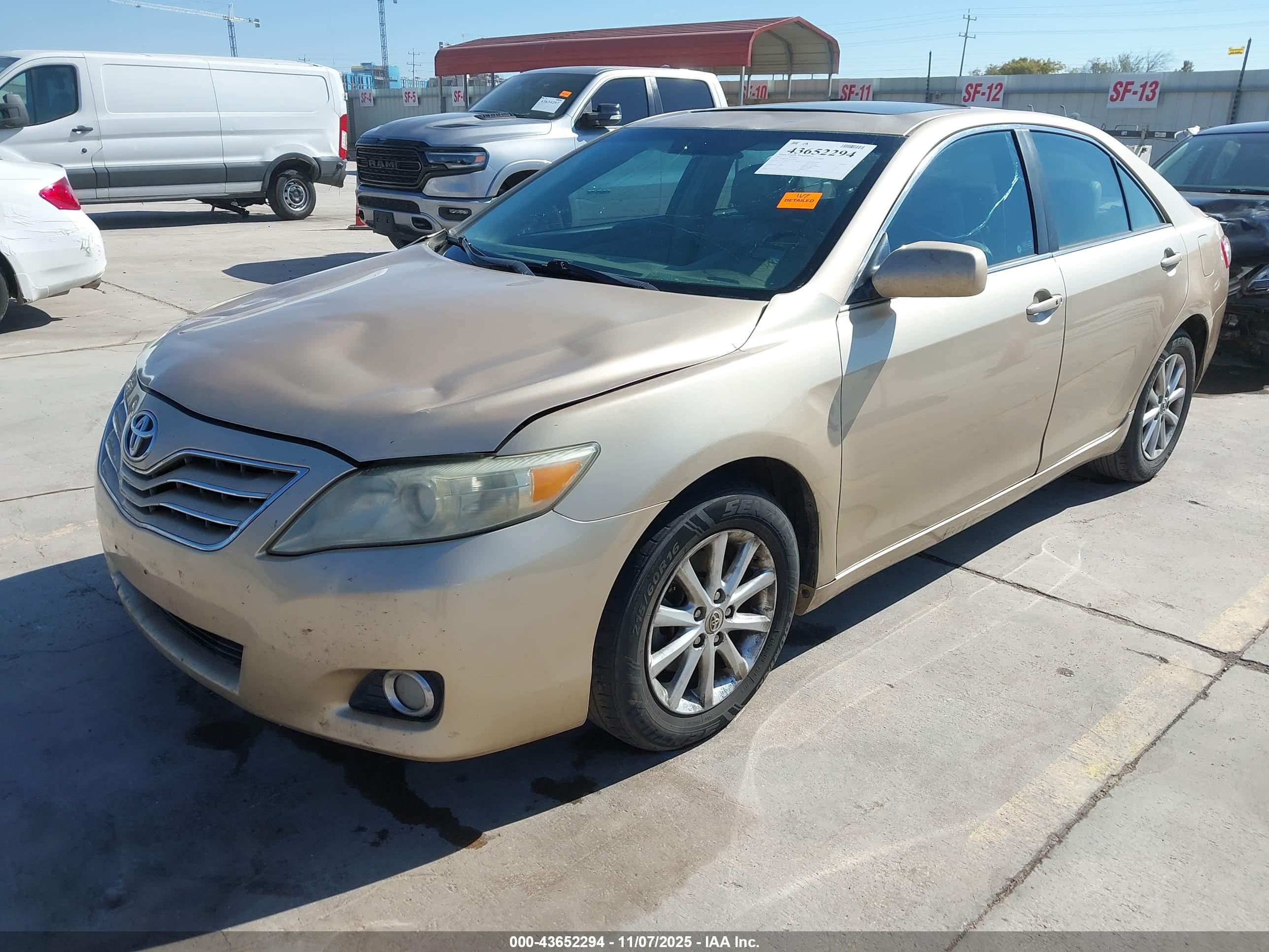 TOYOTA CAMRY image 2
