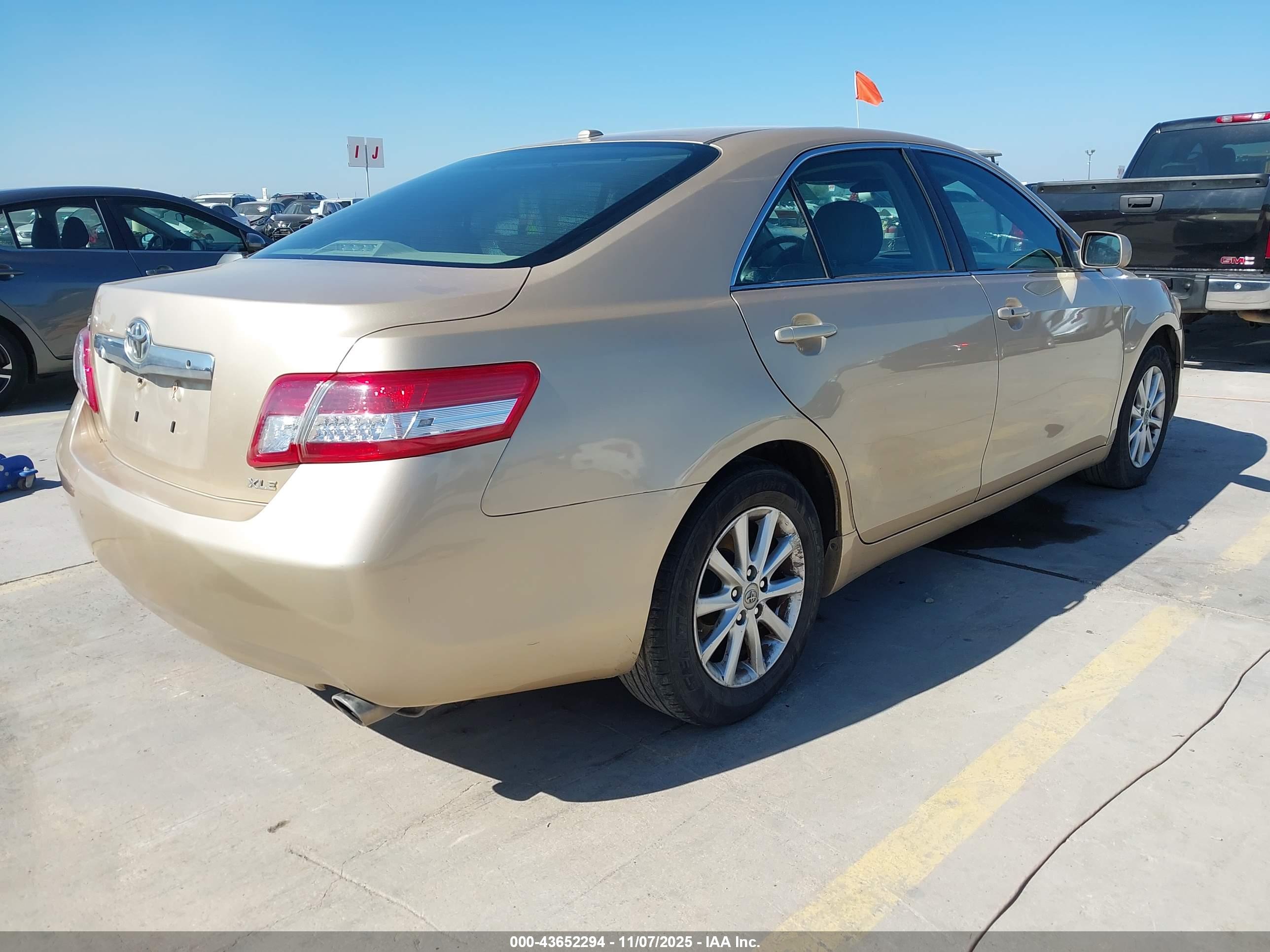 TOYOTA CAMRY image 4