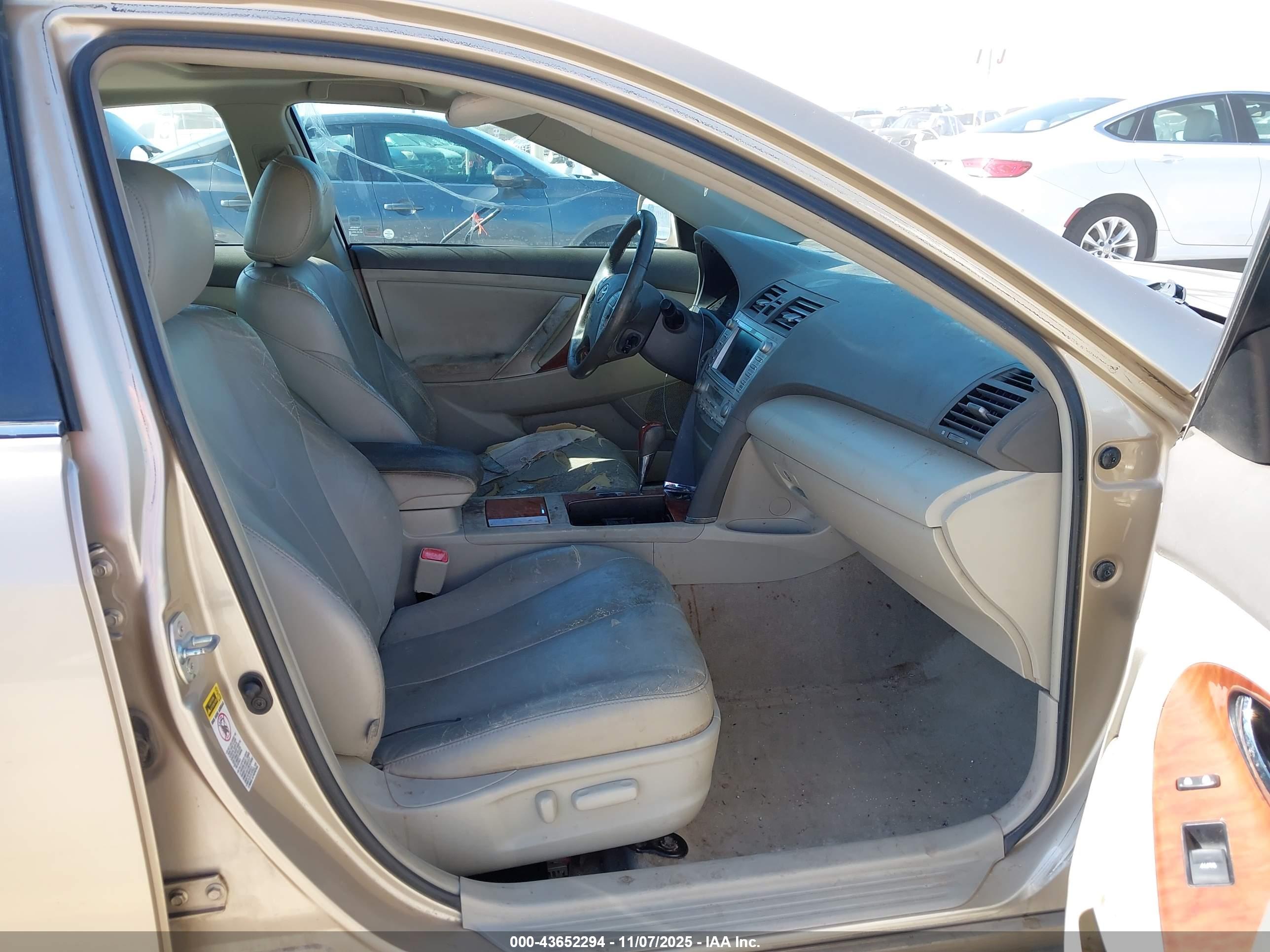 TOYOTA CAMRY image 5