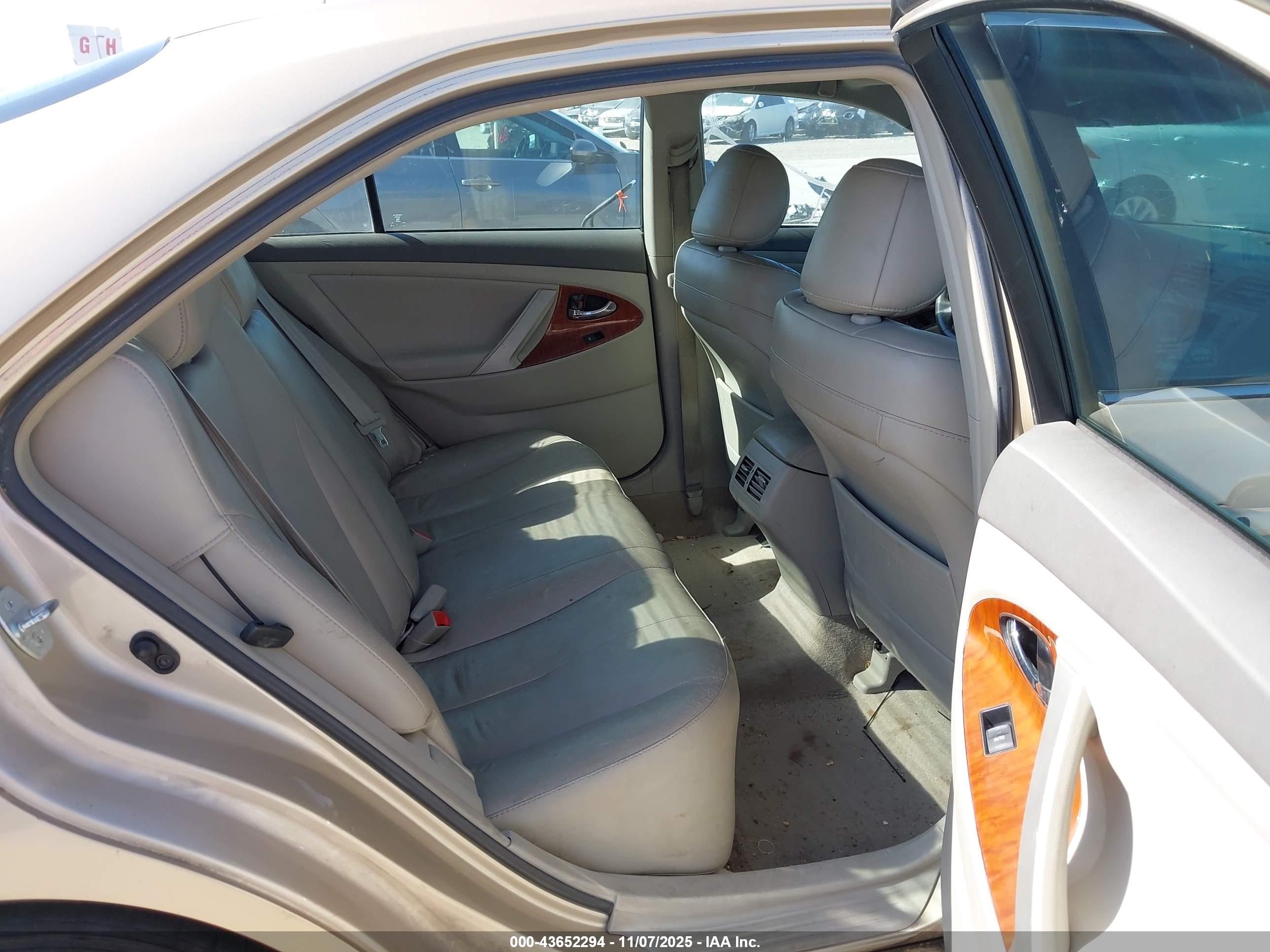 TOYOTA CAMRY image 8