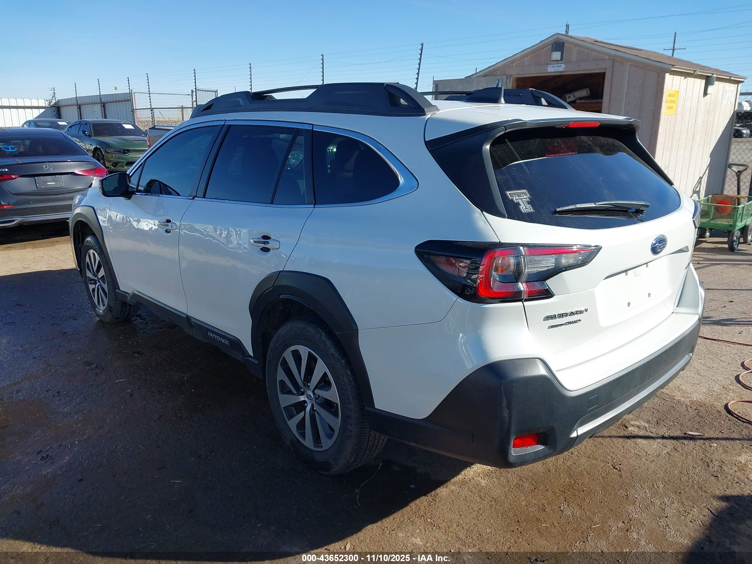 SUBARU OUTBACK image 3