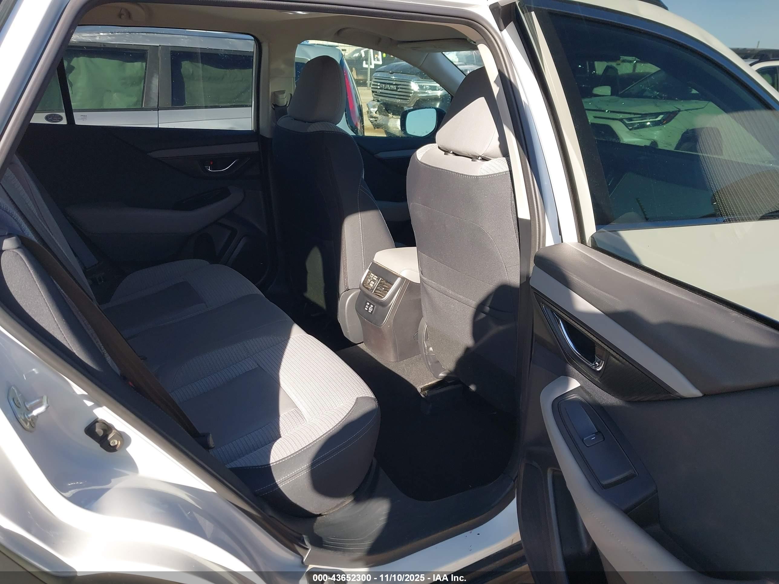SUBARU OUTBACK image 8