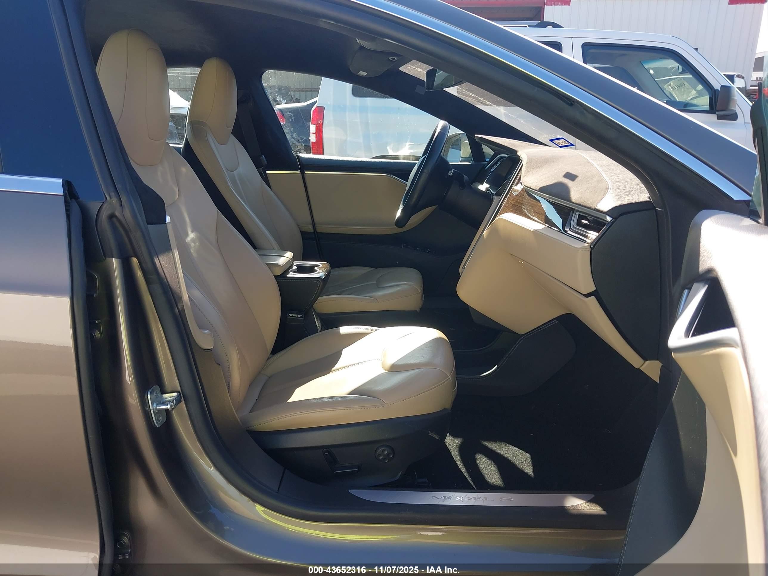TESLA MODEL image 5