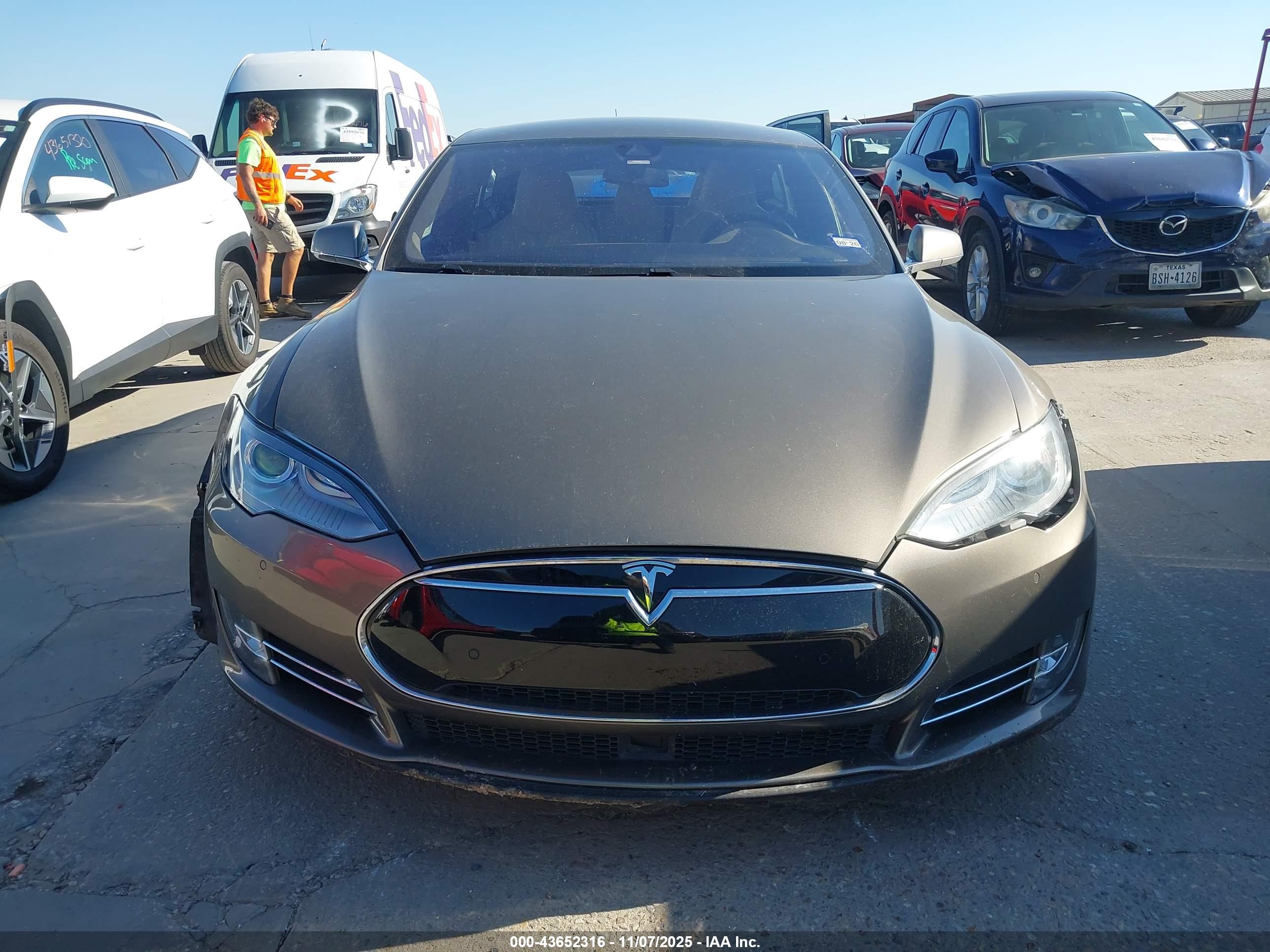 TESLA MODEL image 6
