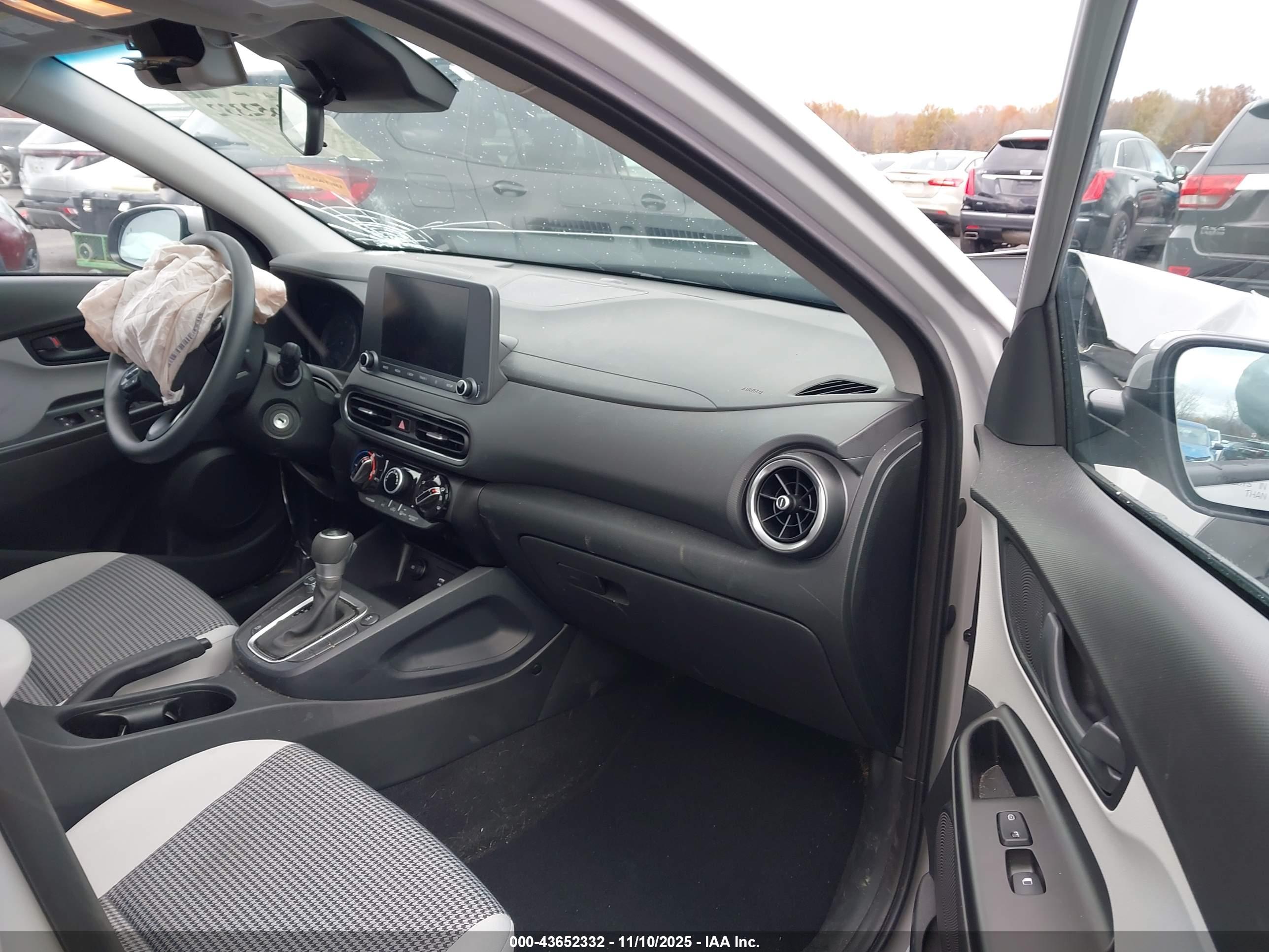 HYUNDAI KONA image 5