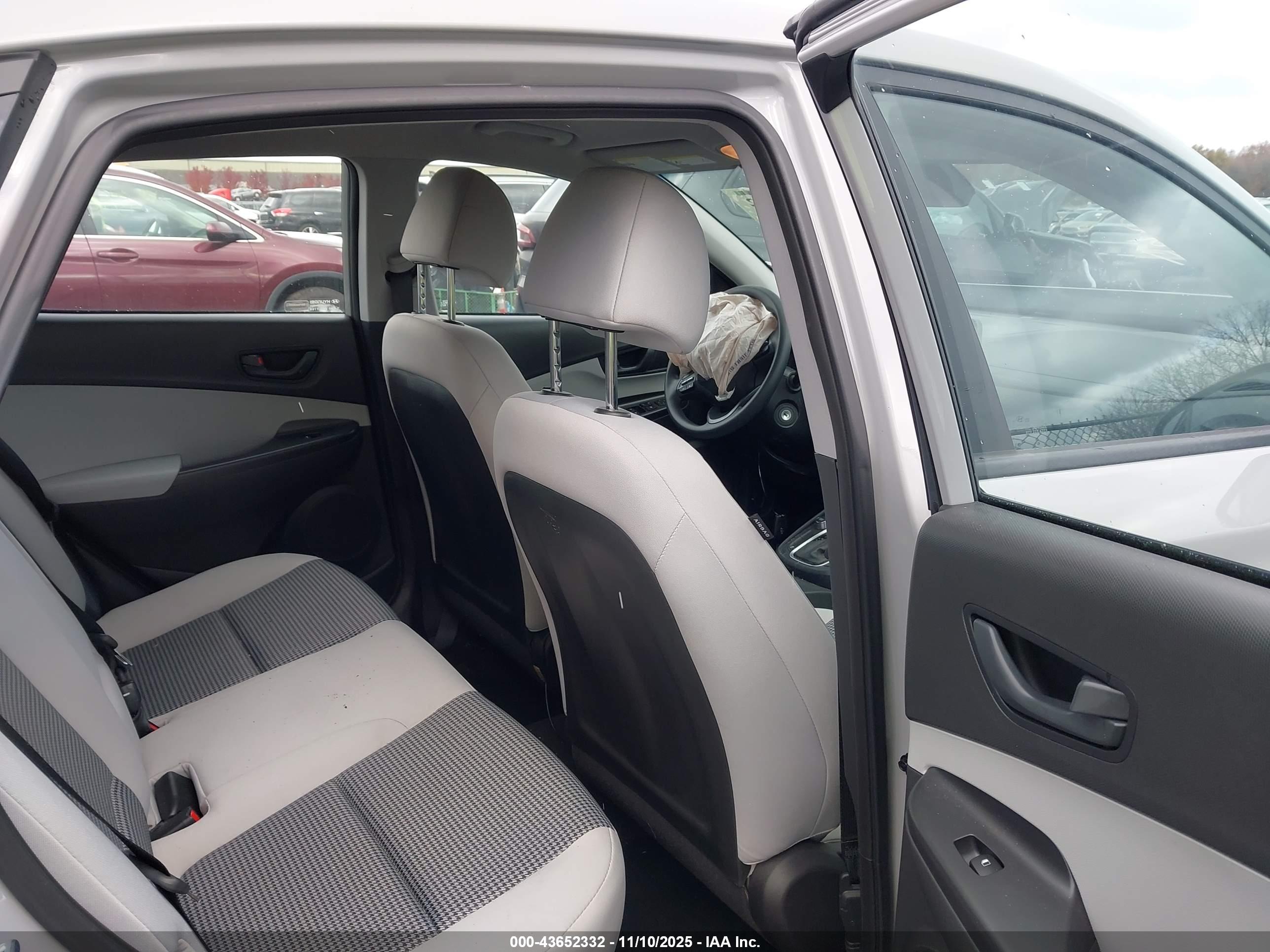 HYUNDAI KONA image 8
