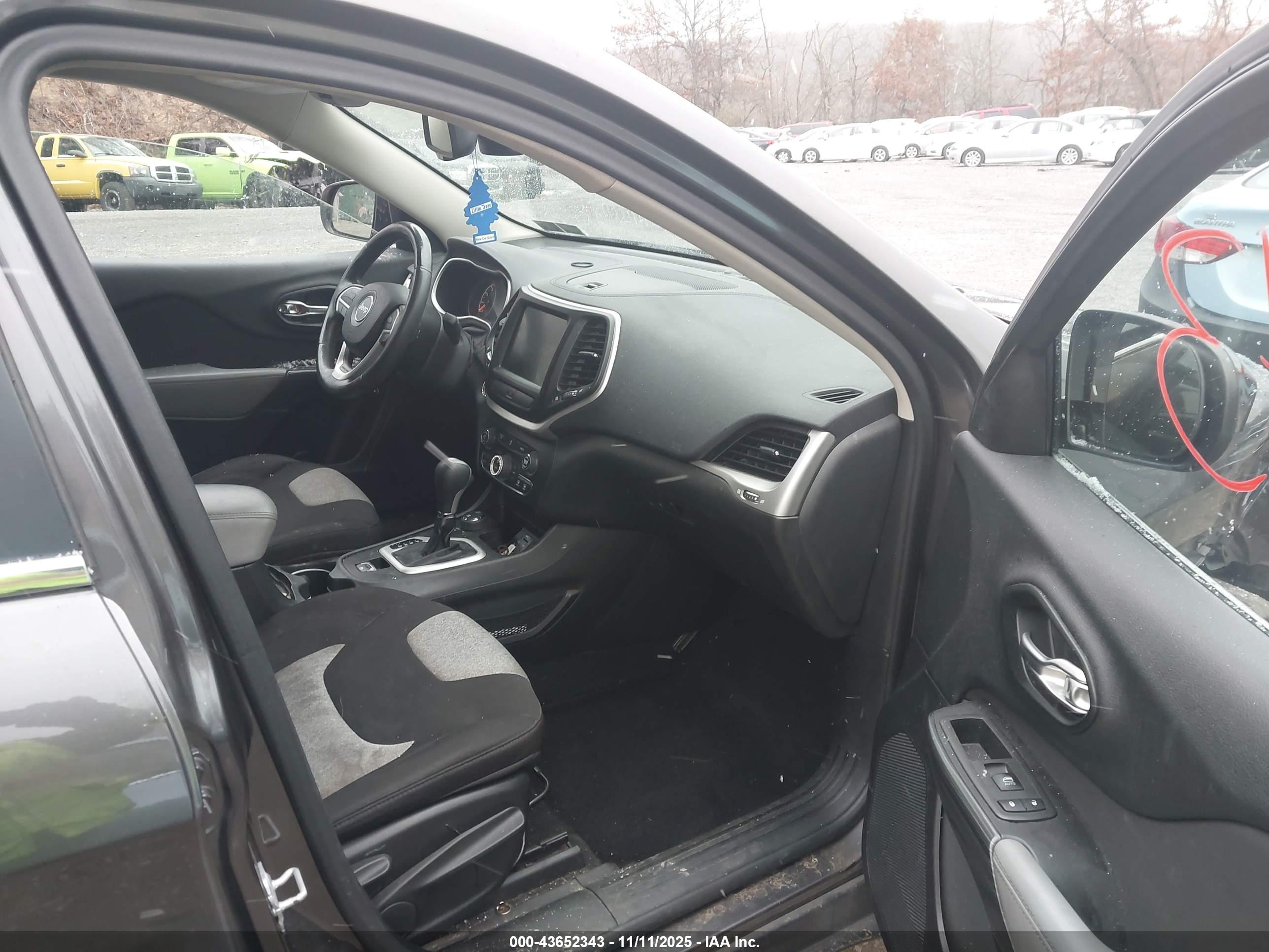 JEEP CHEROKEE image 5