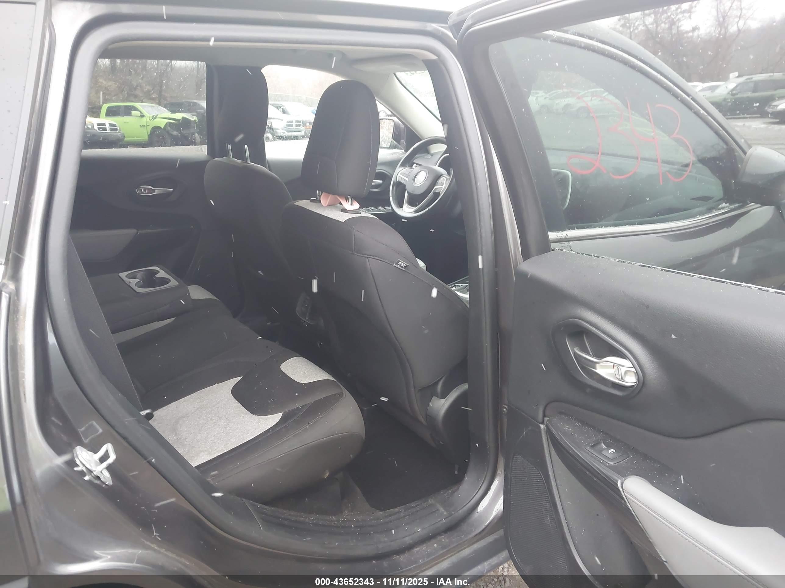 JEEP CHEROKEE image 8
