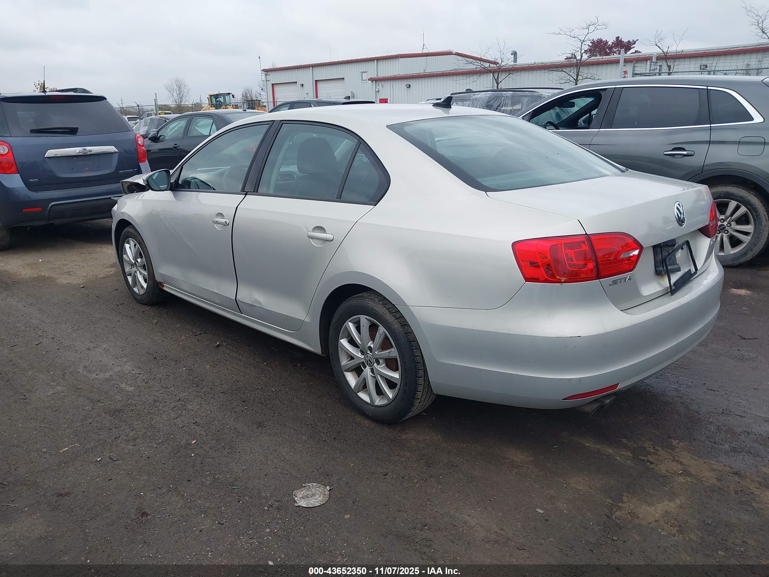 VOLKSWAGEN JETTA image 3