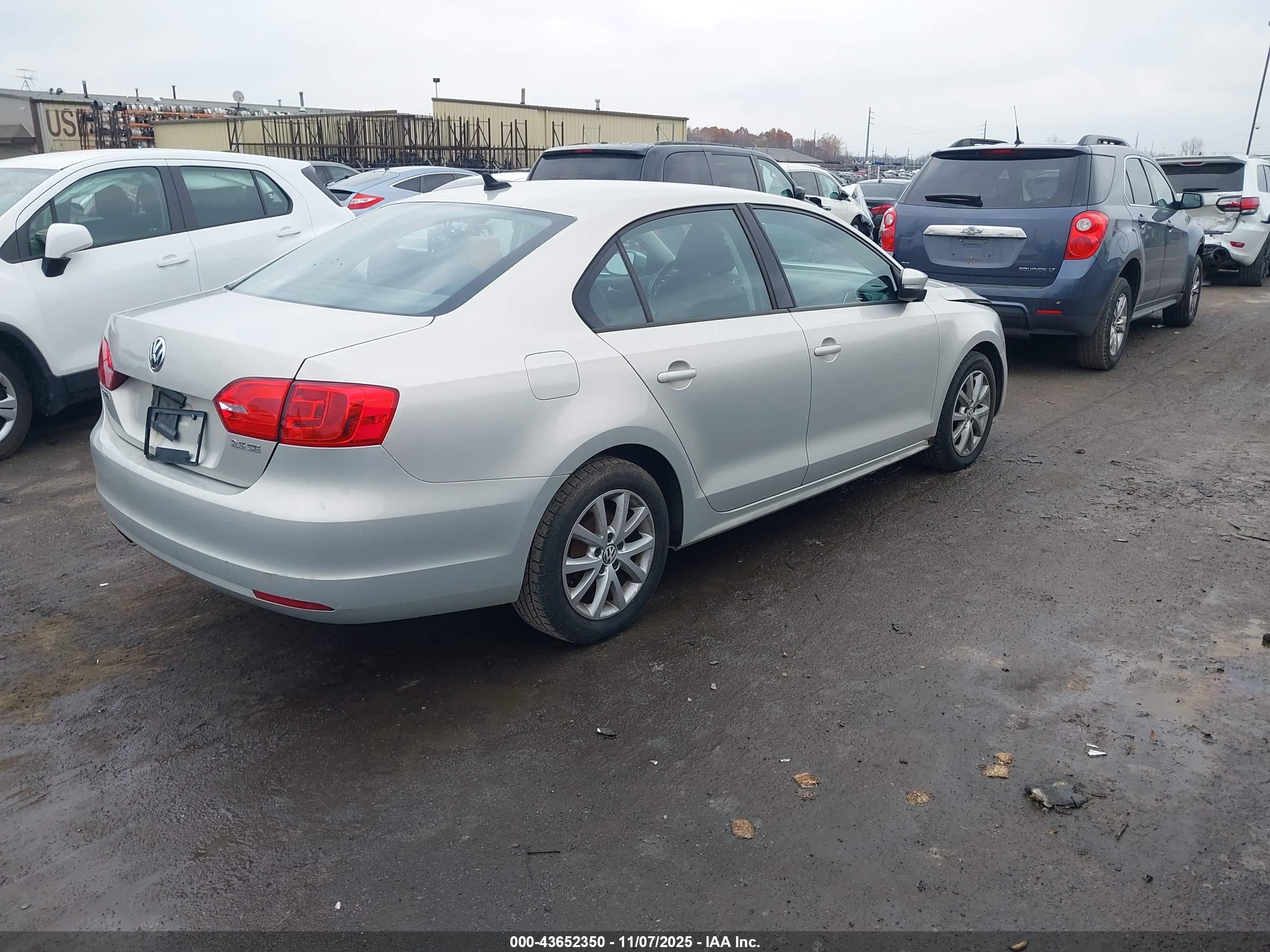 VOLKSWAGEN JETTA image 4