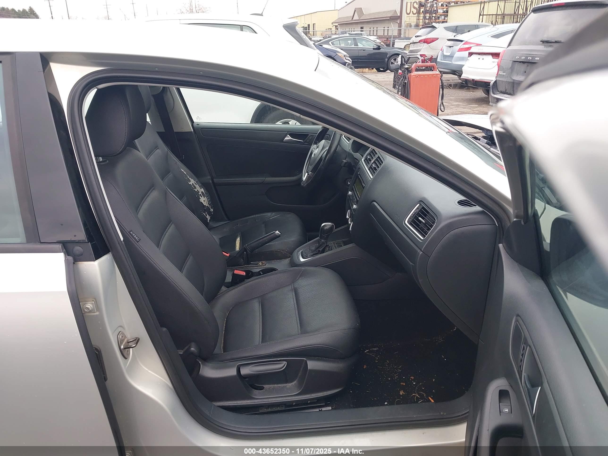 VOLKSWAGEN JETTA image 5