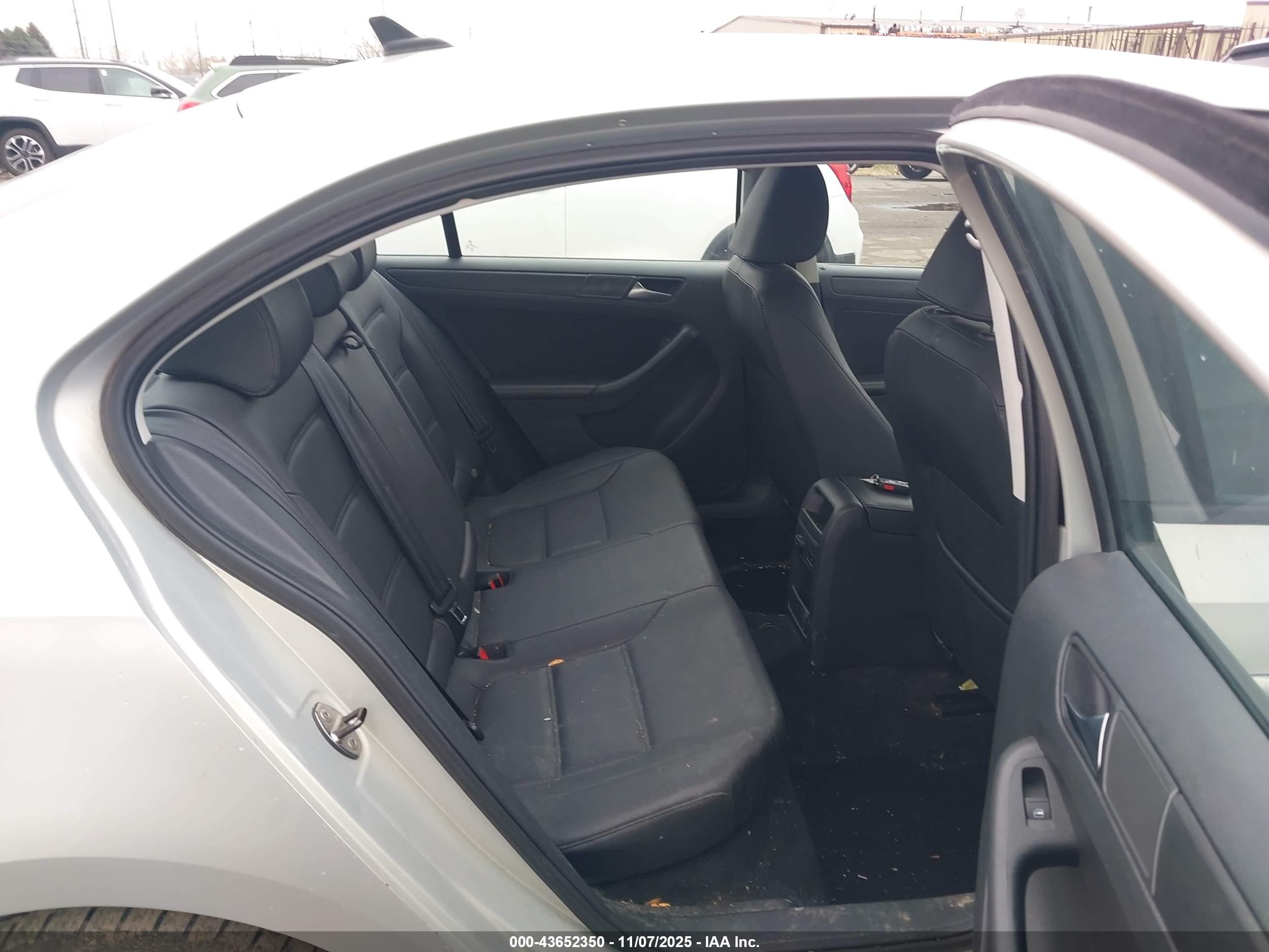 VOLKSWAGEN JETTA image 8