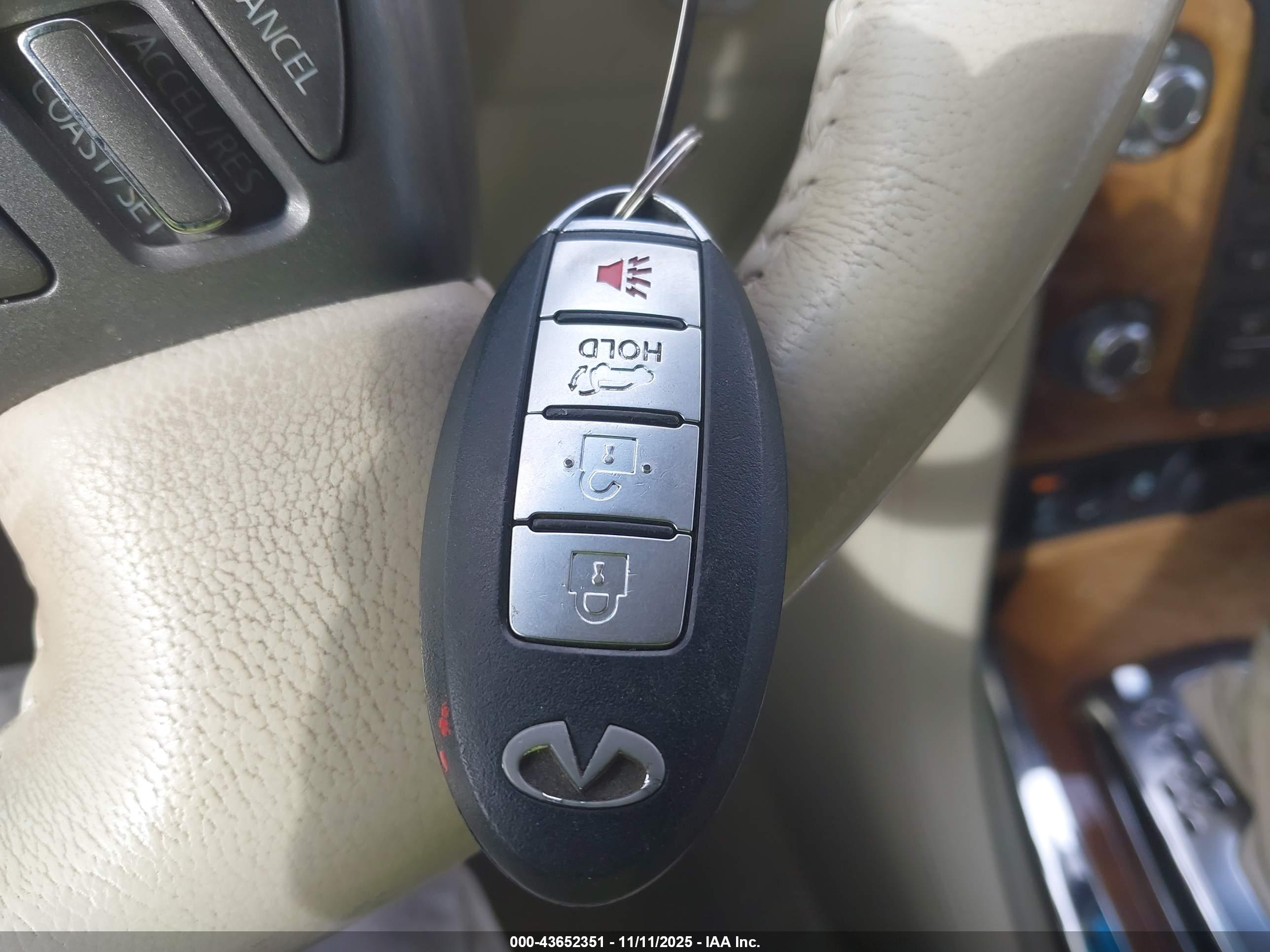 INFINITI QX56 image 11