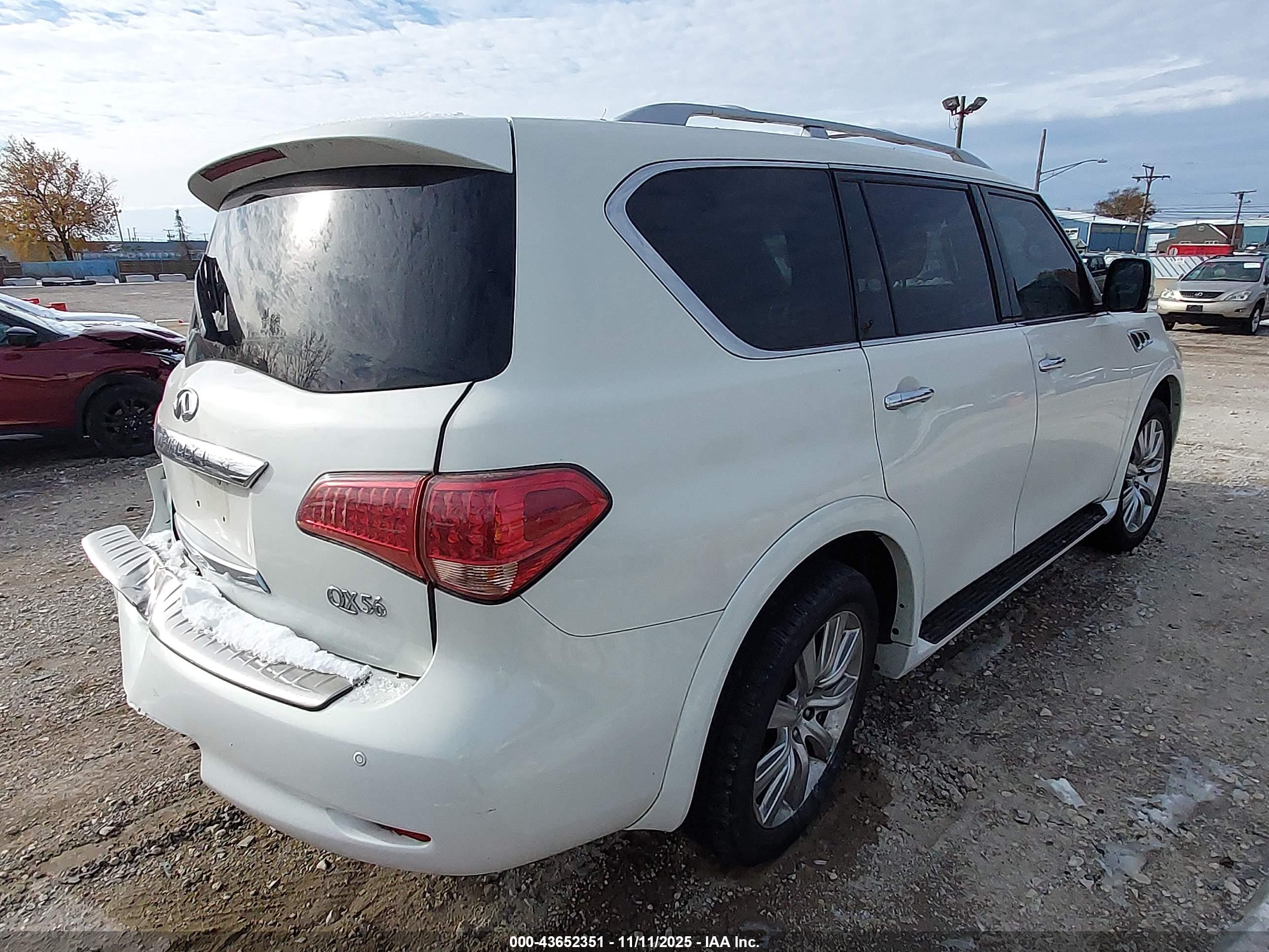 INFINITI QX56 image 4