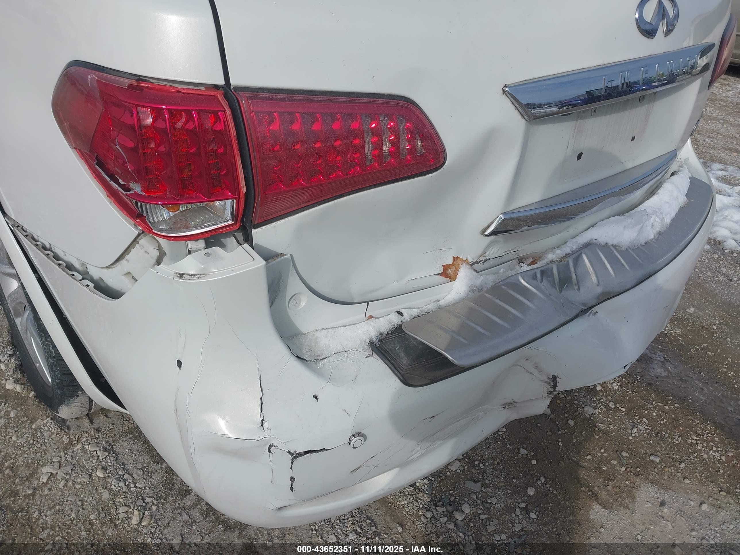 INFINITI QX56 image 6
