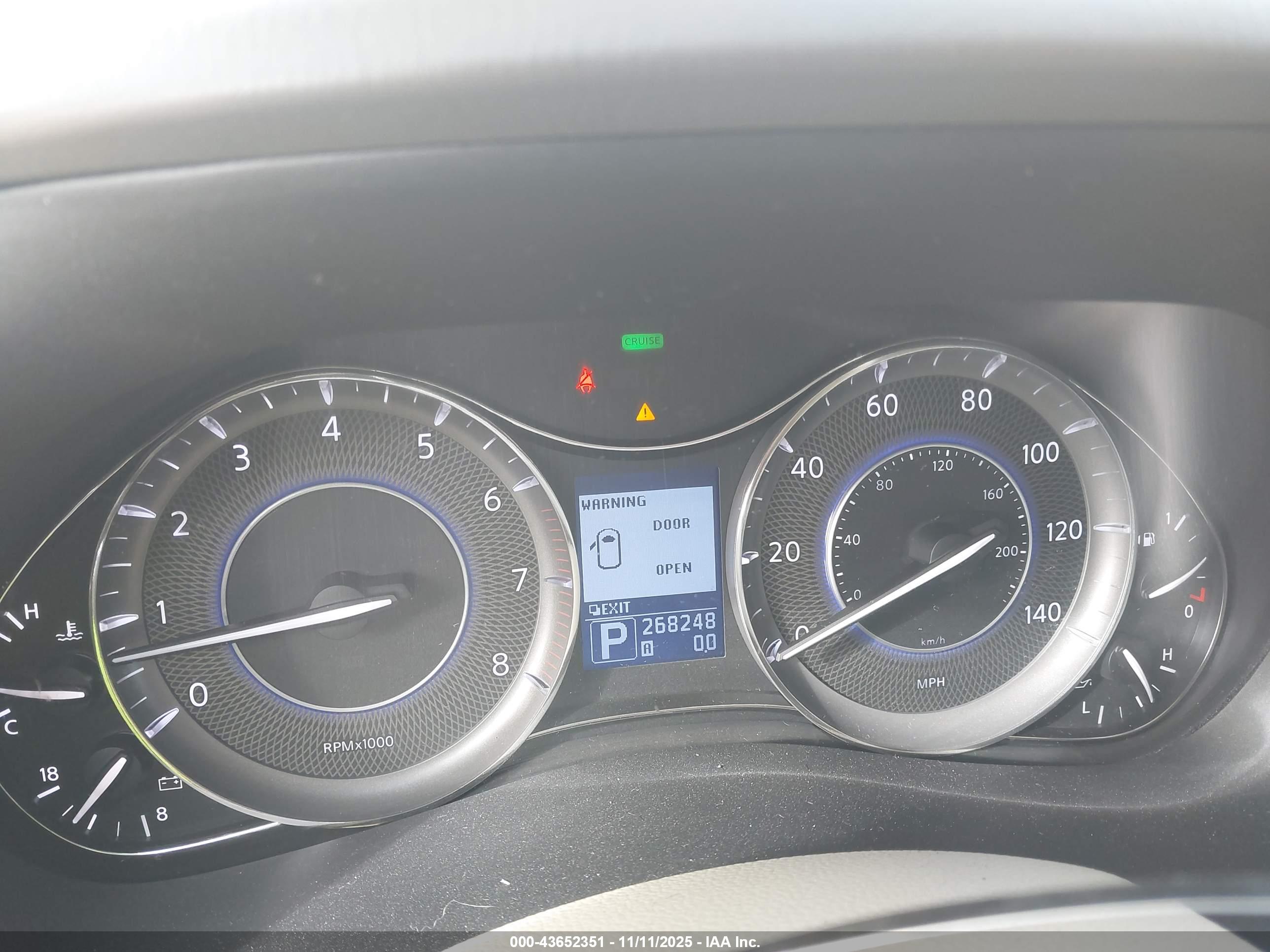 INFINITI QX56 image 7