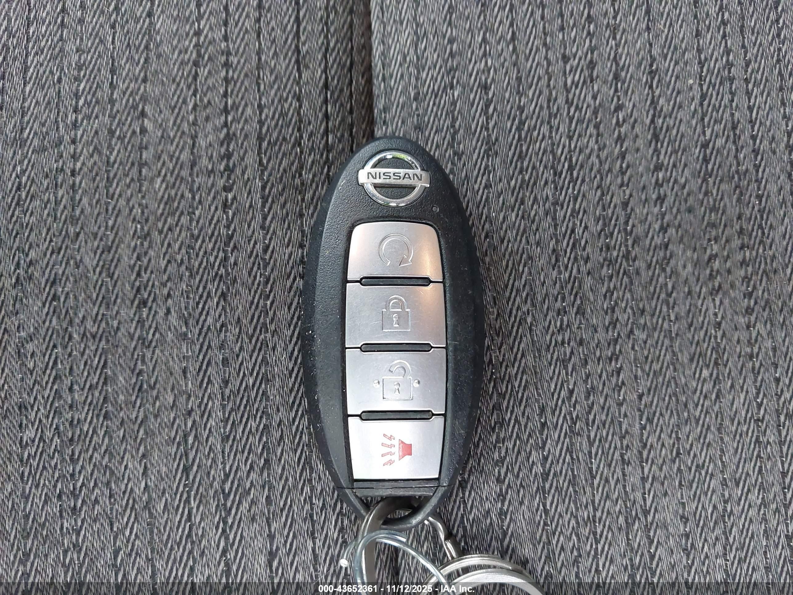 NISSAN ROGUE image 11
