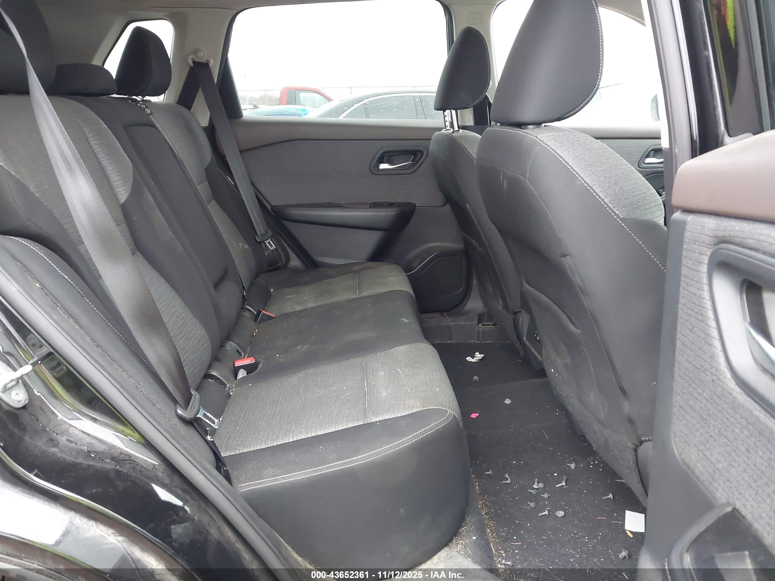NISSAN ROGUE image 8