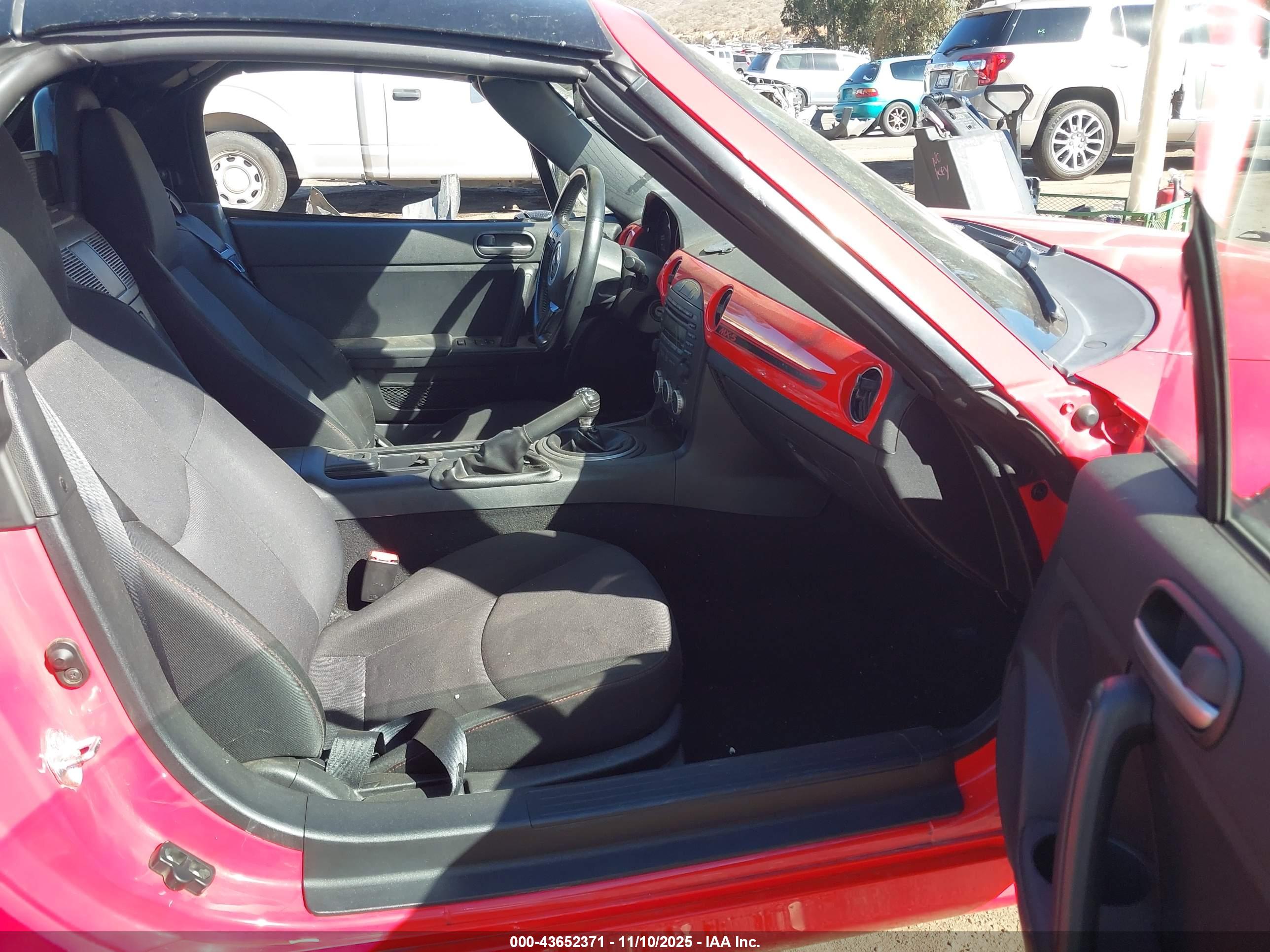 MAZDA MX-5 image 5