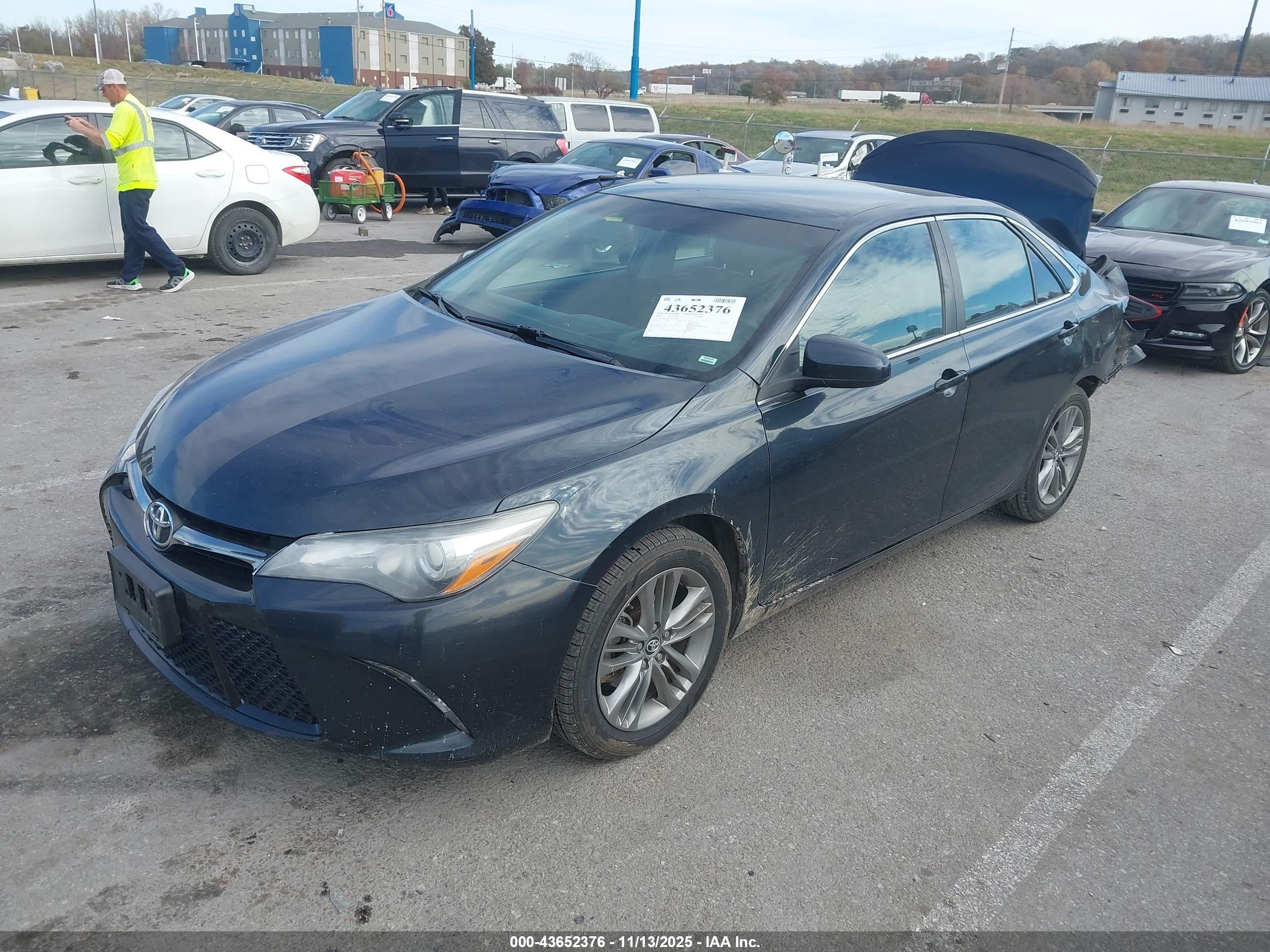 TOYOTA CAMRY image 2