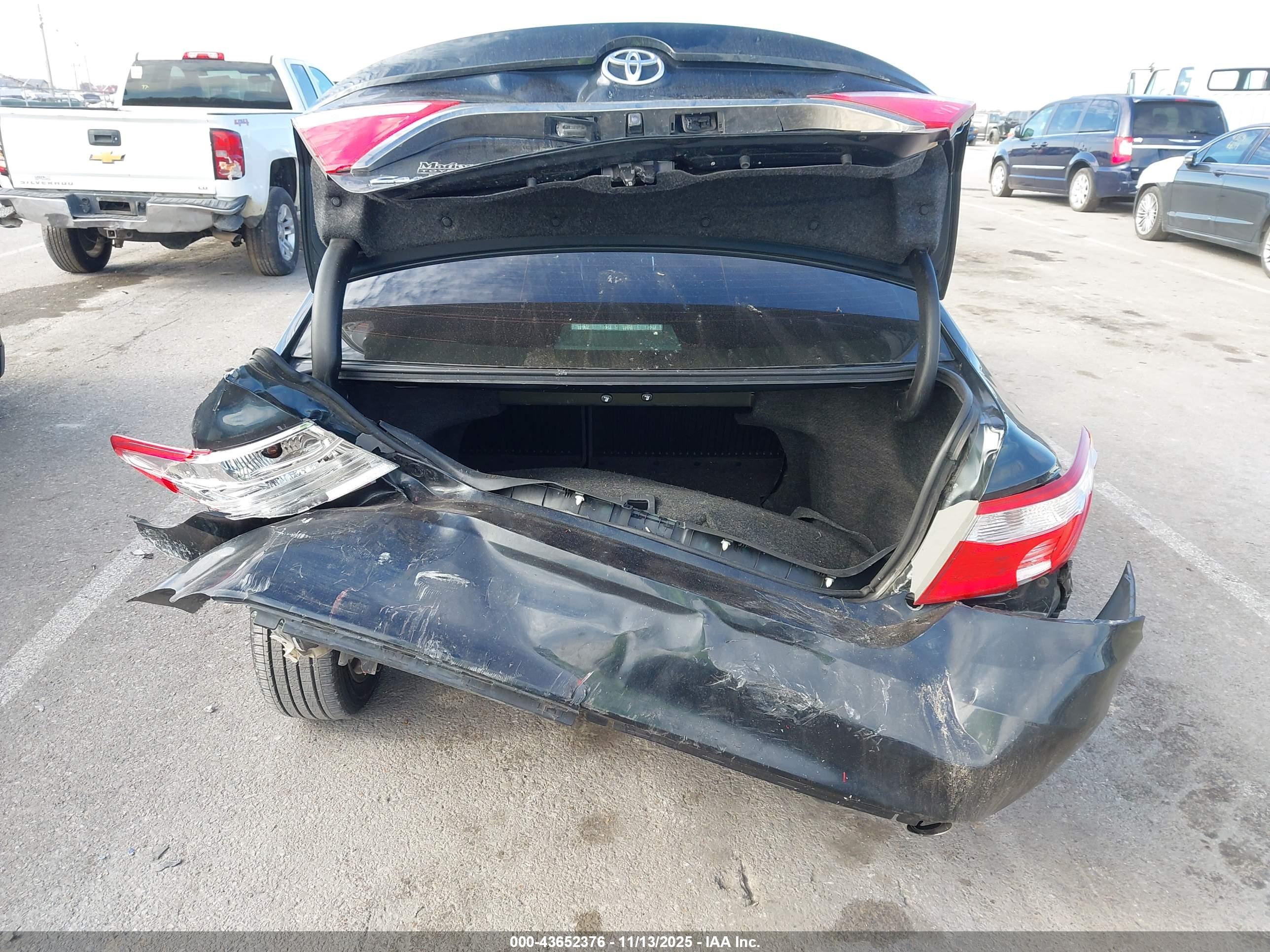 TOYOTA CAMRY image 6
