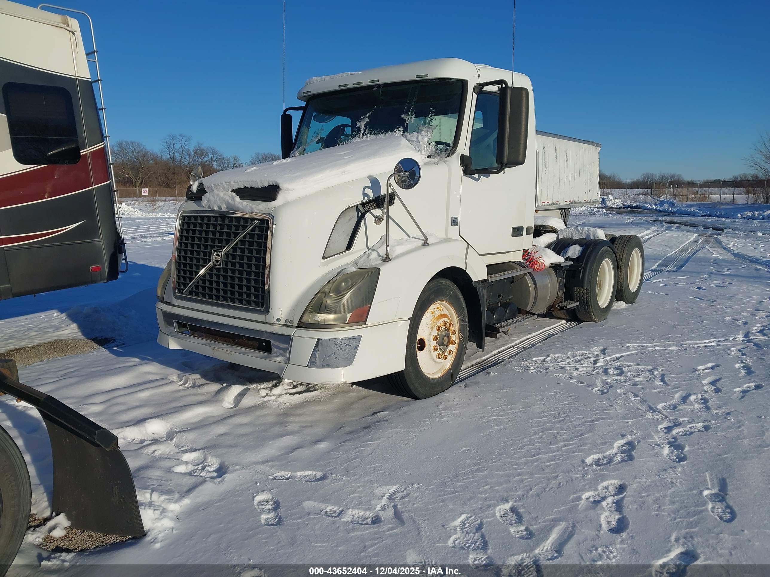 VOLVO VN image 2
