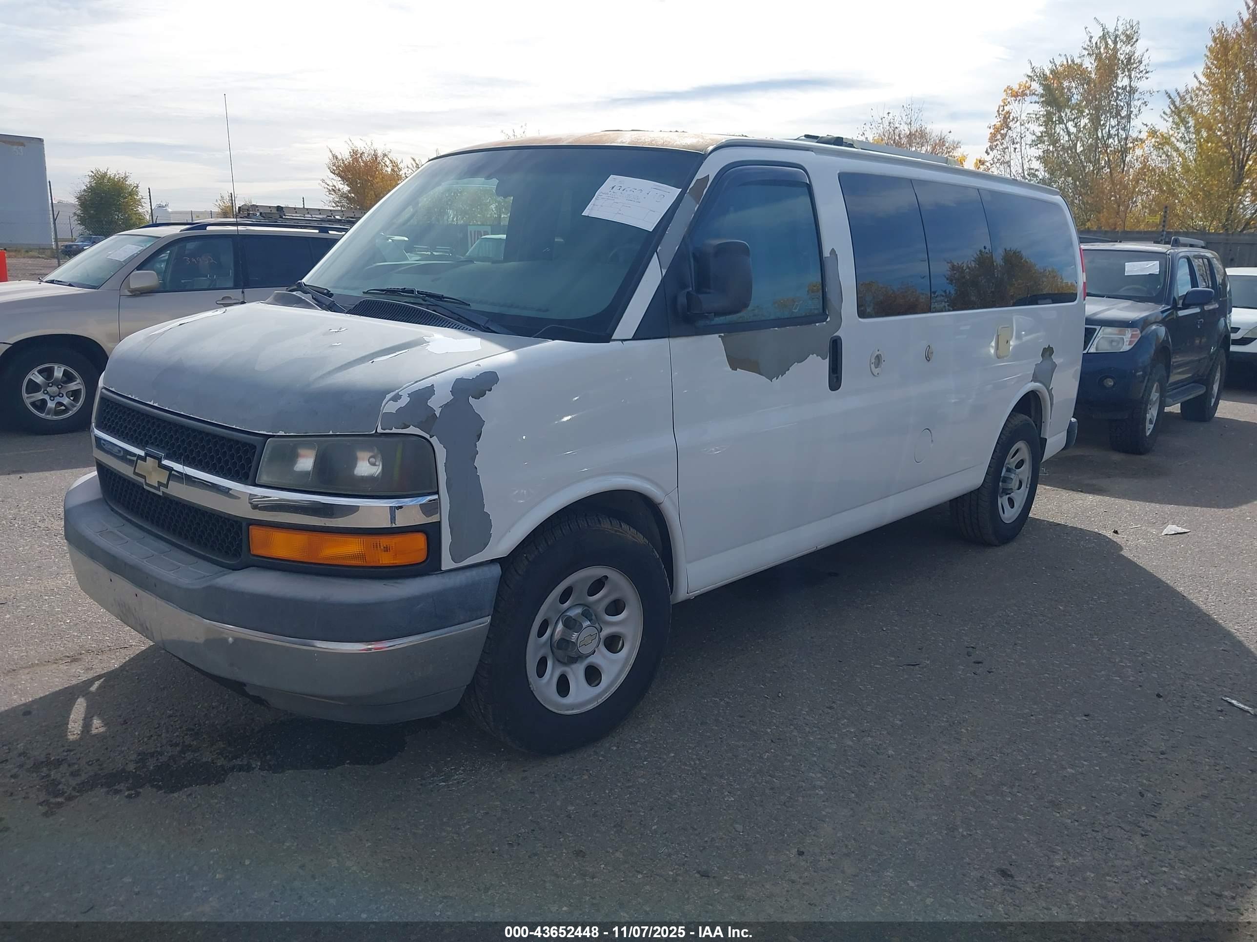 CHEVROLET EXPRESS image 2