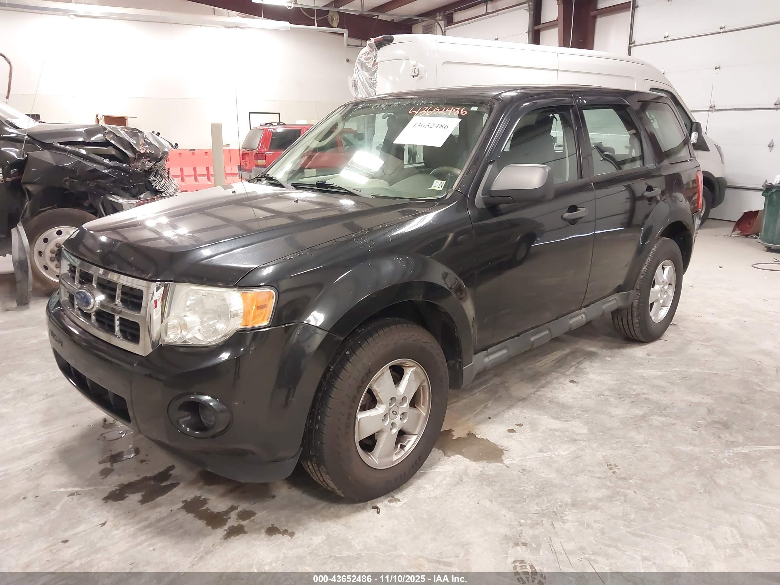 FORD ESCAPE image 2