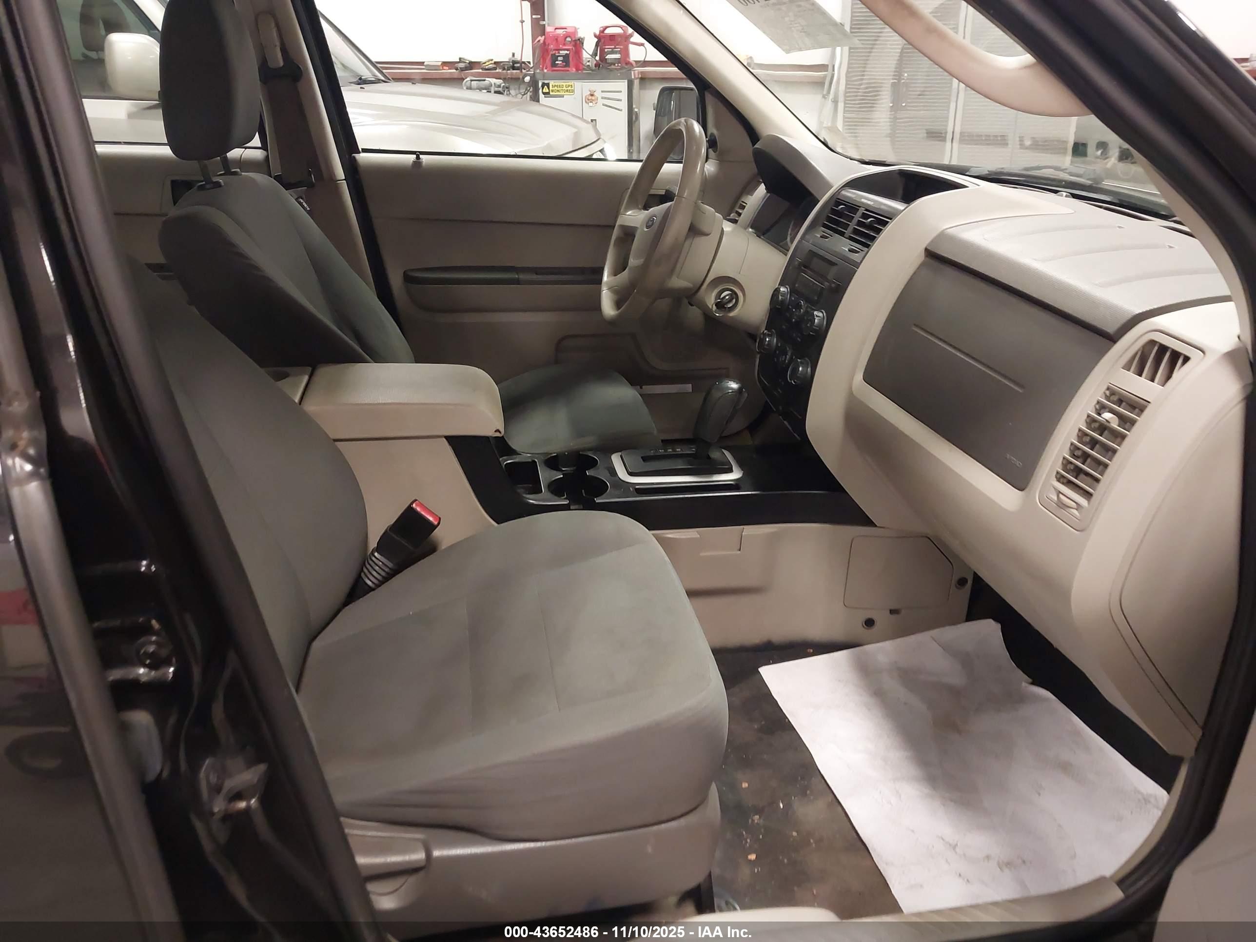 FORD ESCAPE image 5