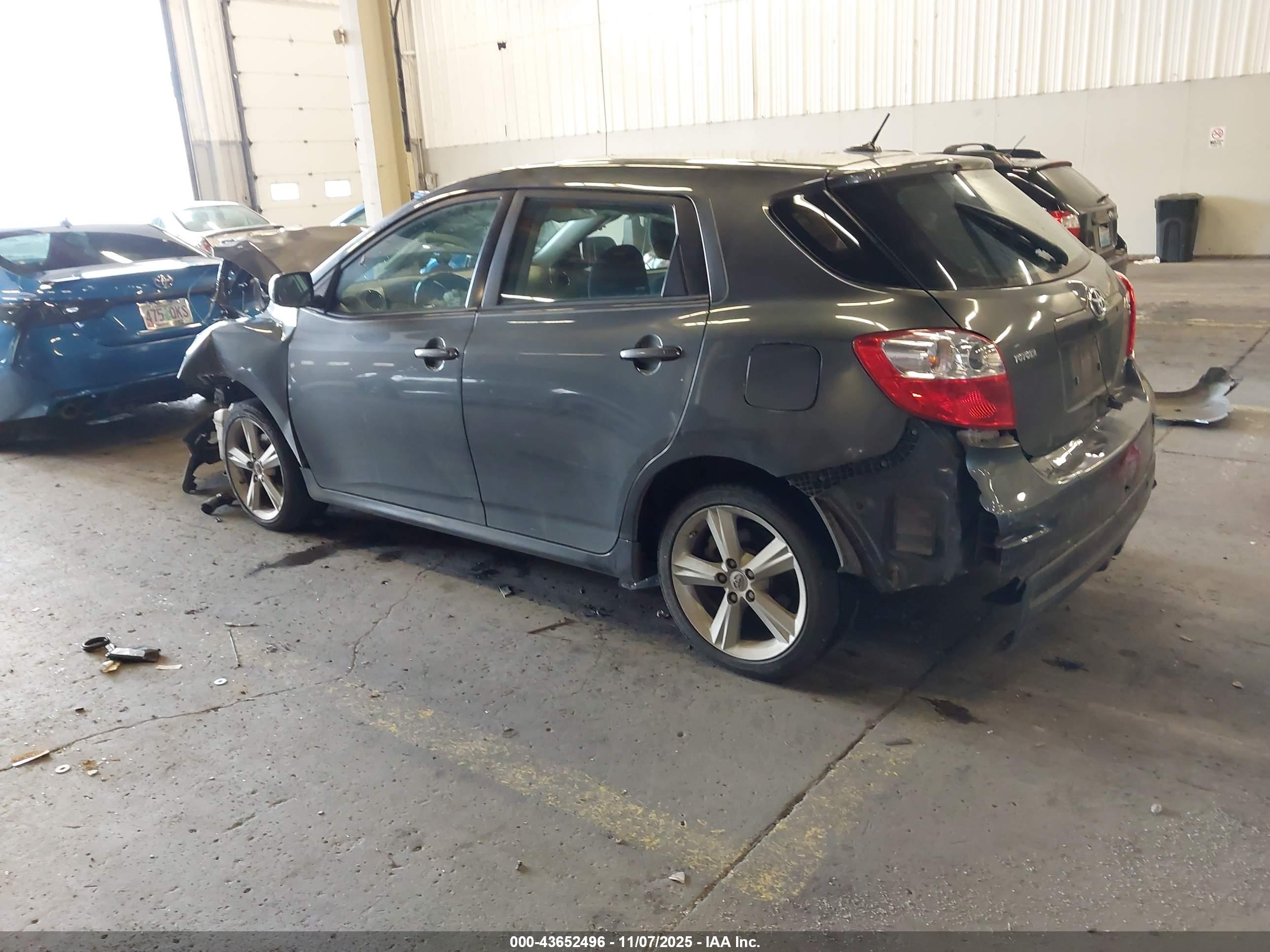 TOYOTA MATRIX image 3