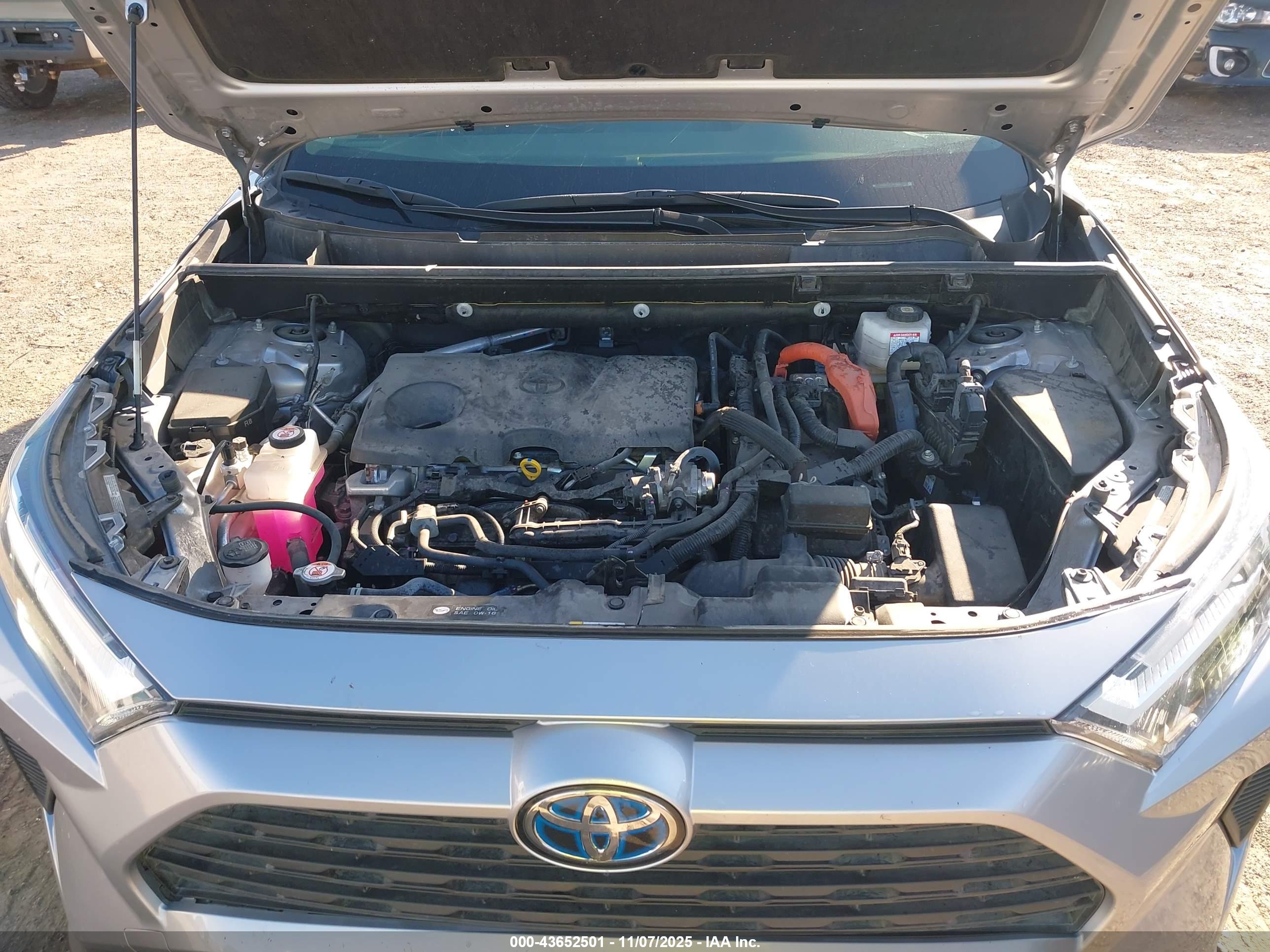 TOYOTA RAV4 image 10