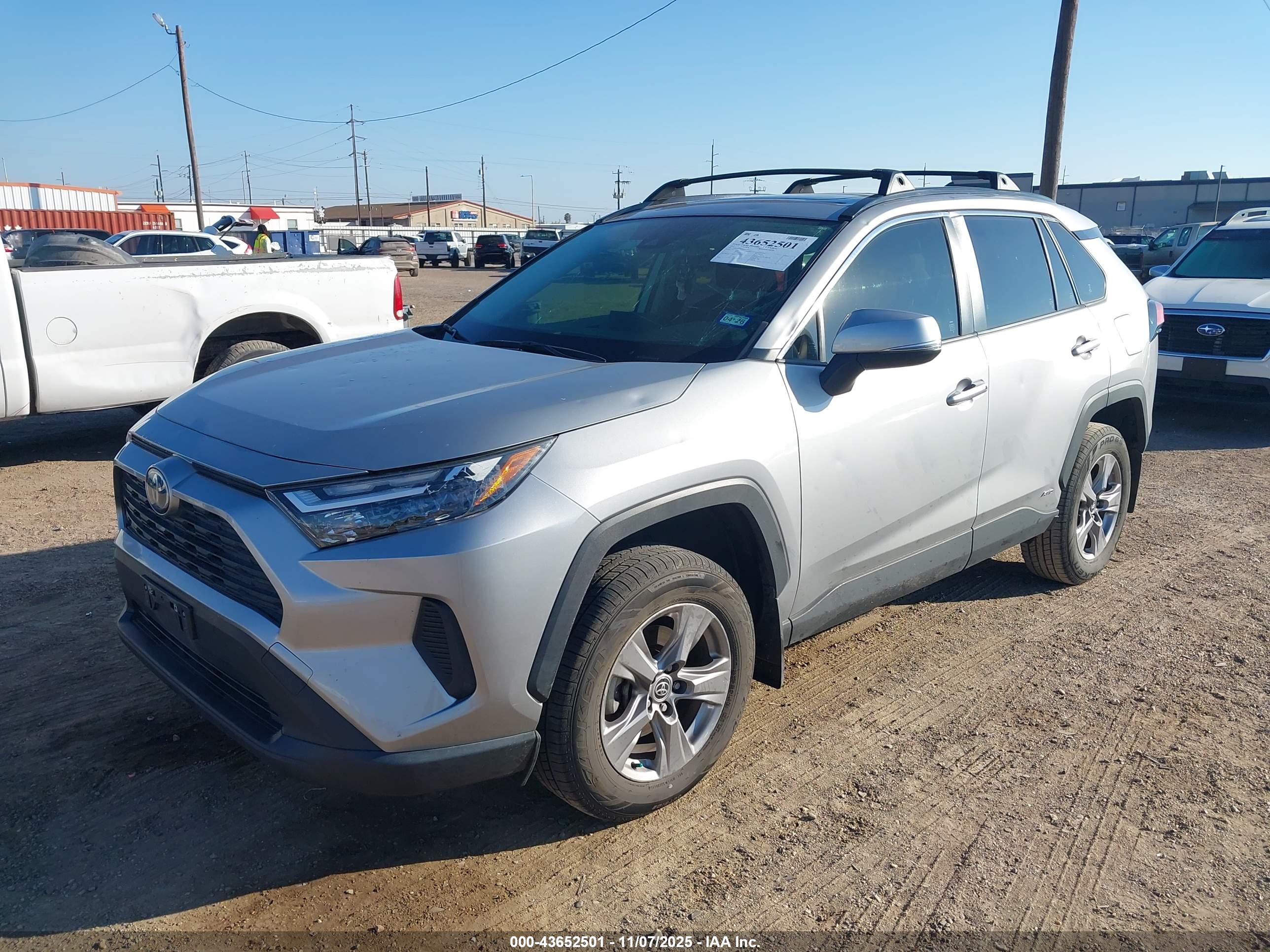 TOYOTA RAV4 image 2