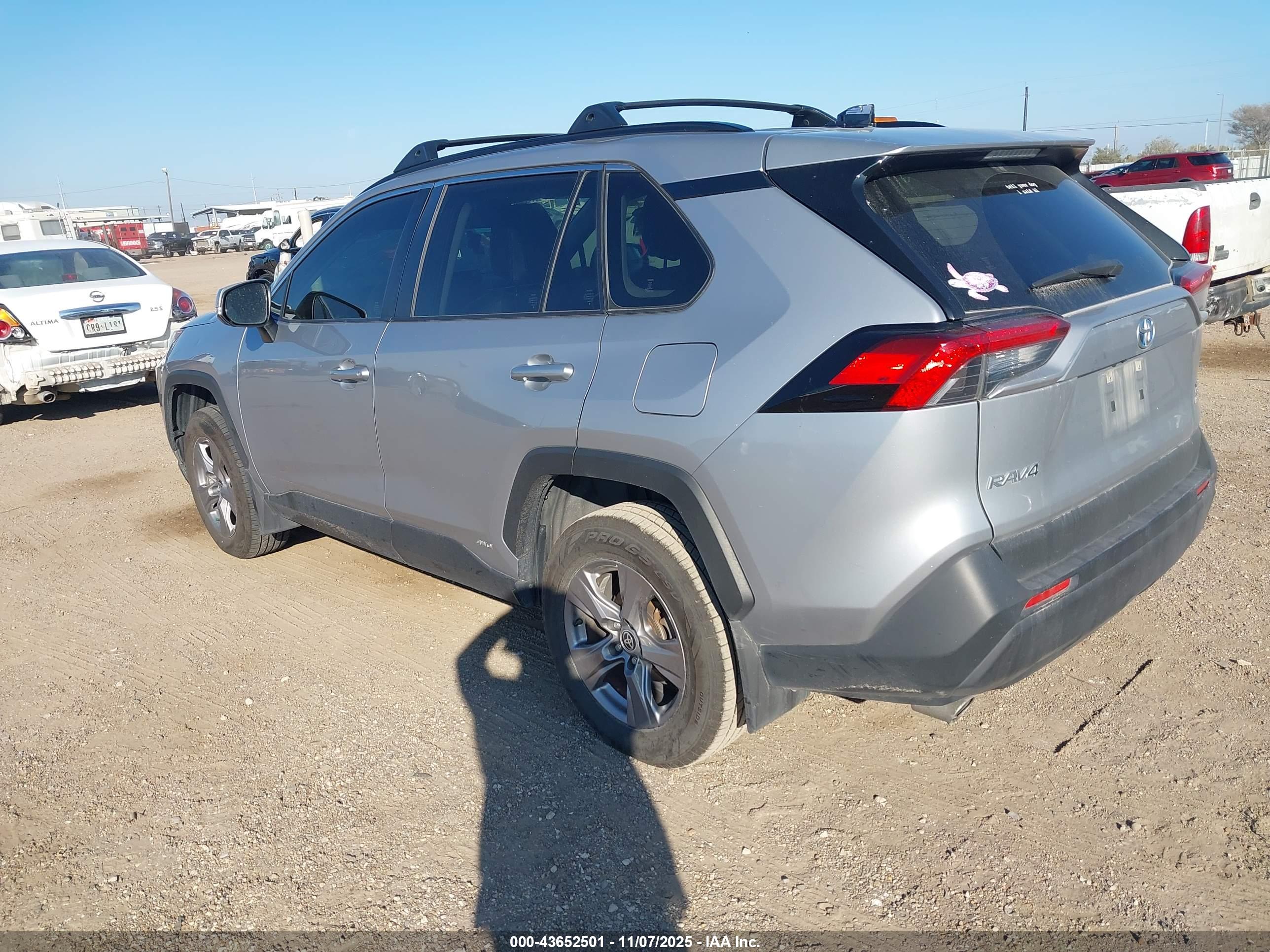 TOYOTA RAV4 image 3