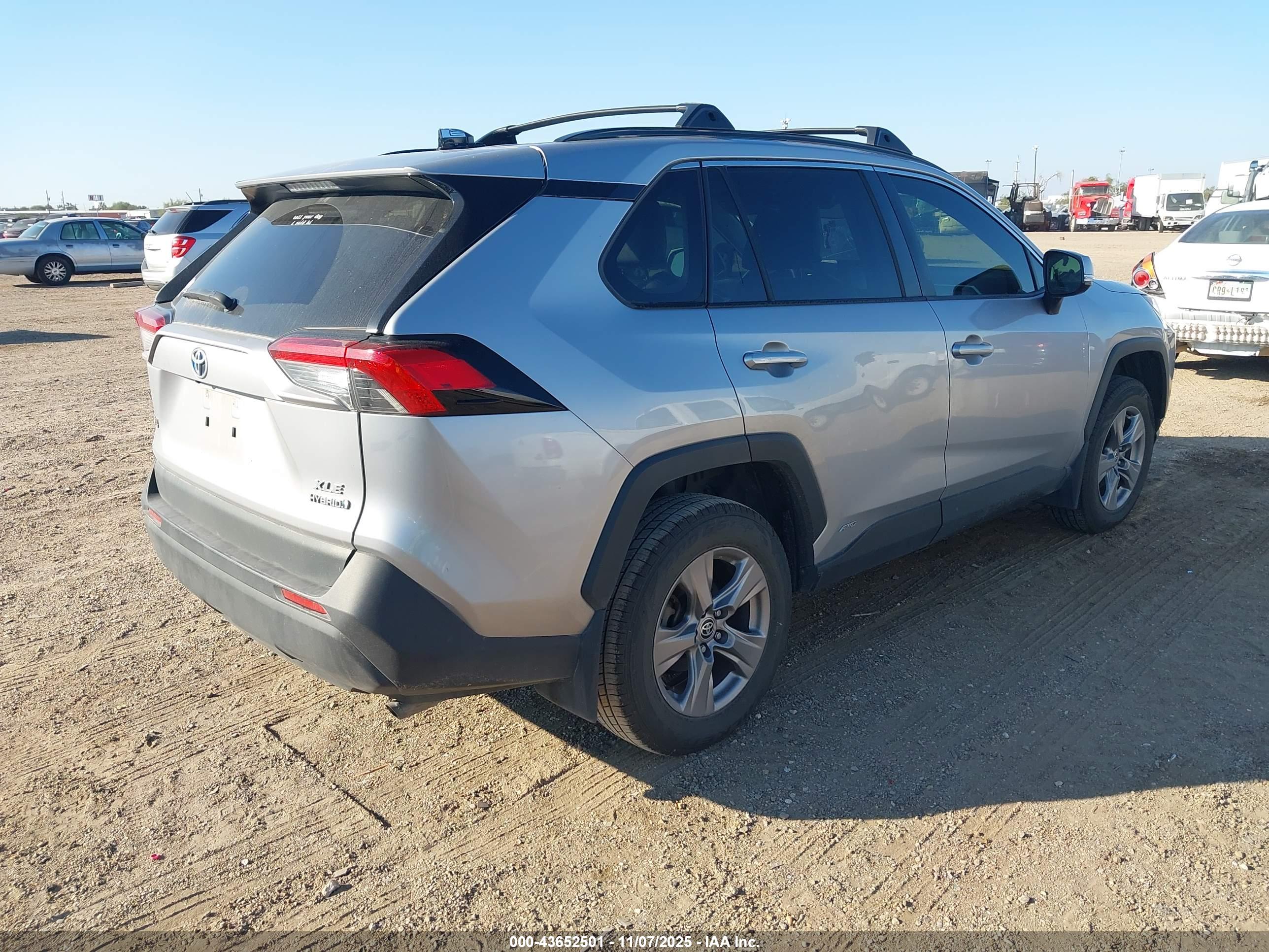 TOYOTA RAV4 image 4