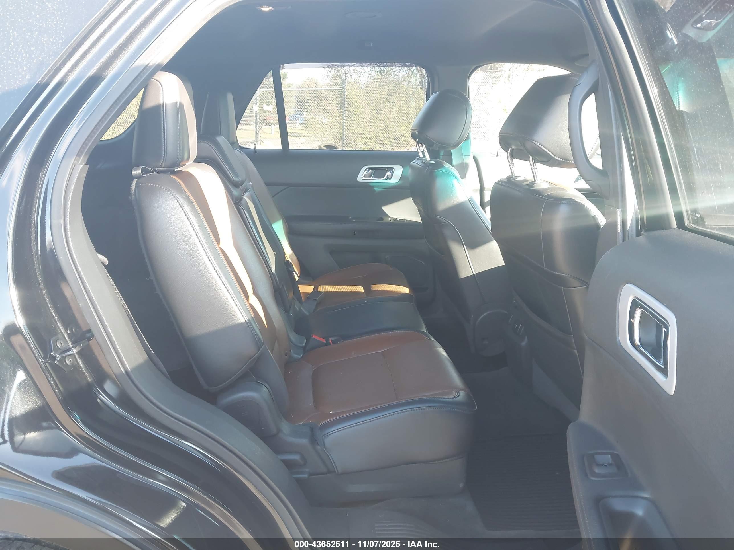 FORD EXPLORER image 8