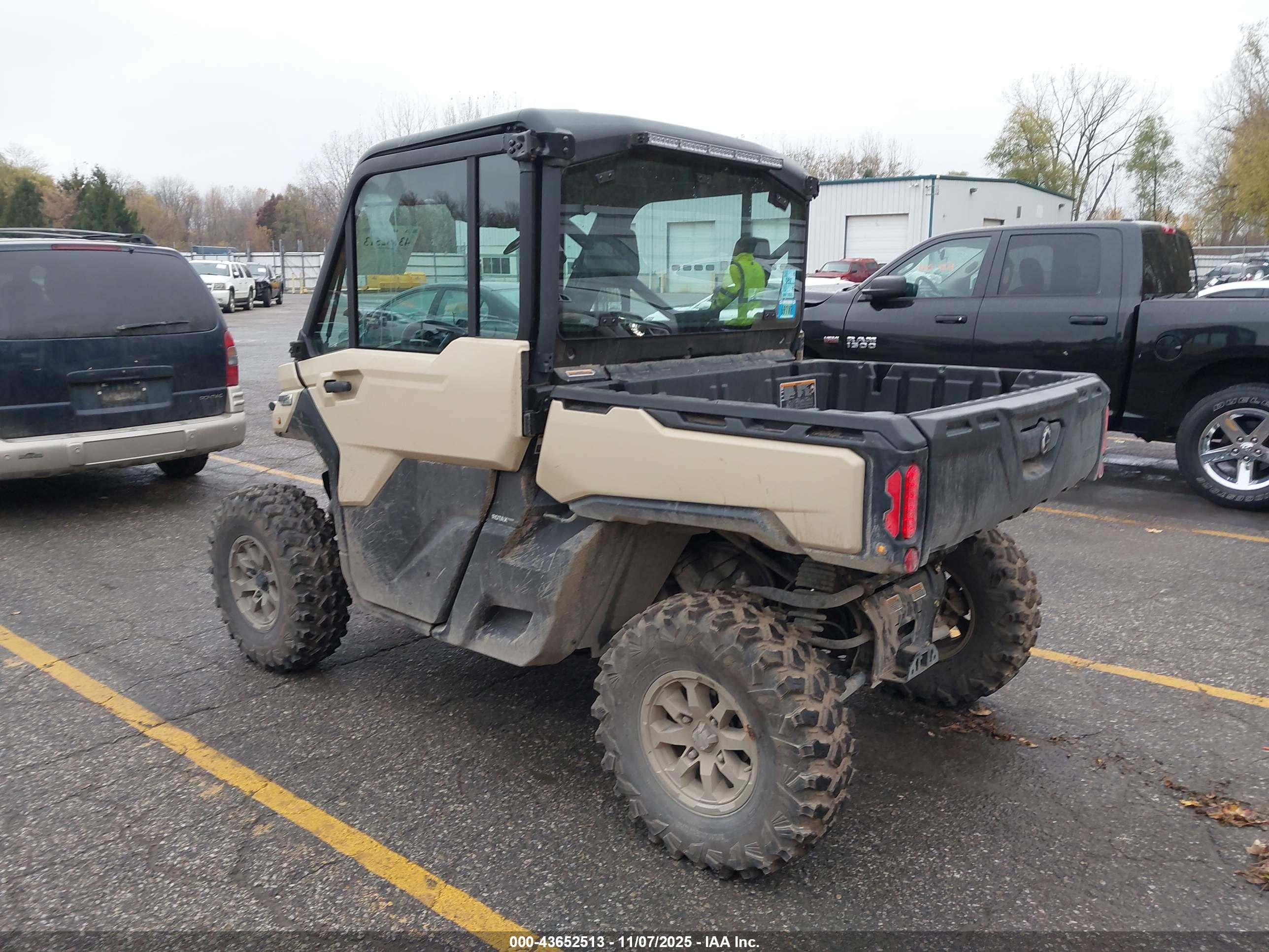 CAN-AM DEFENDER image 3