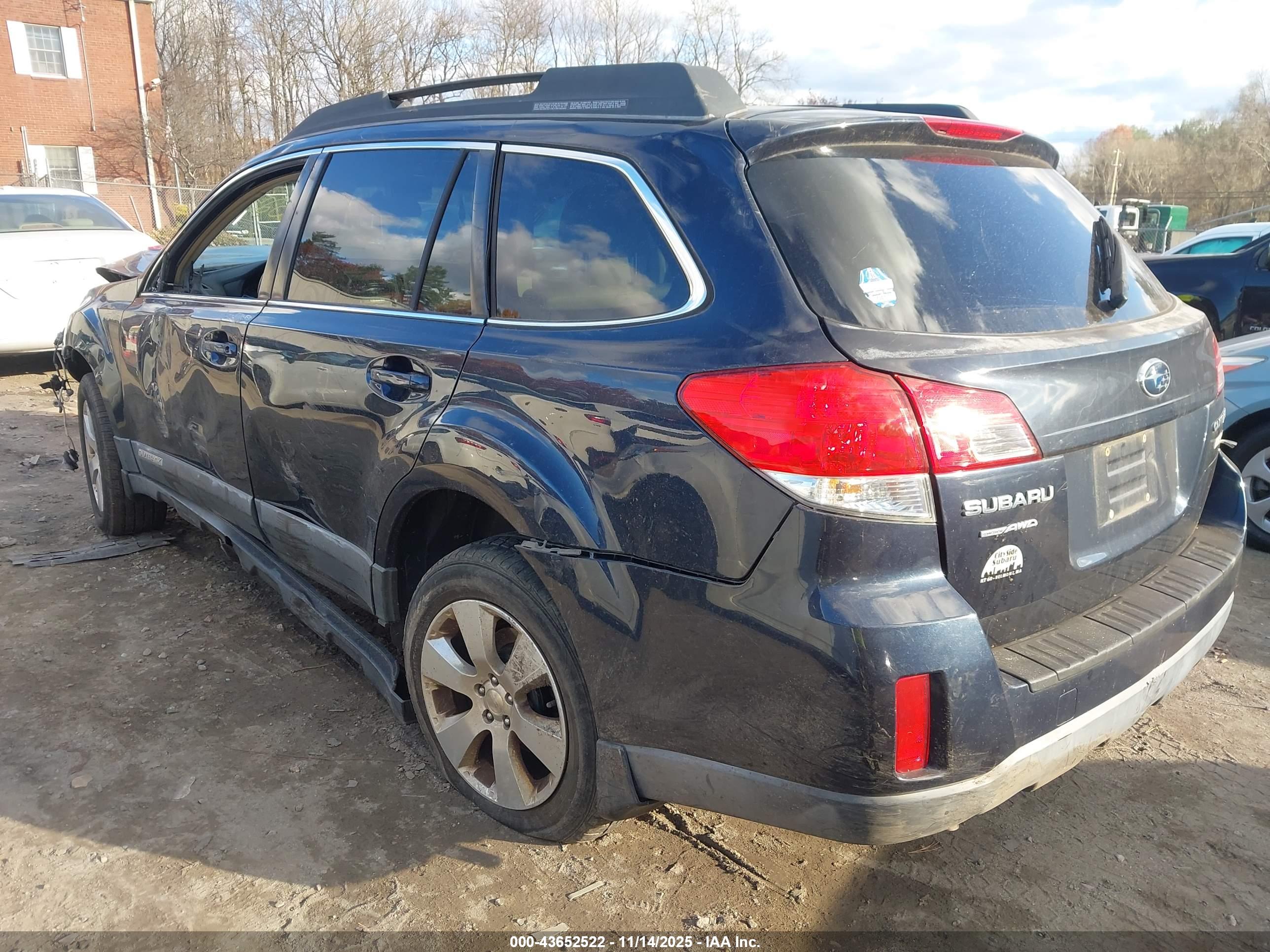 SUBARU OUTBACK image 3