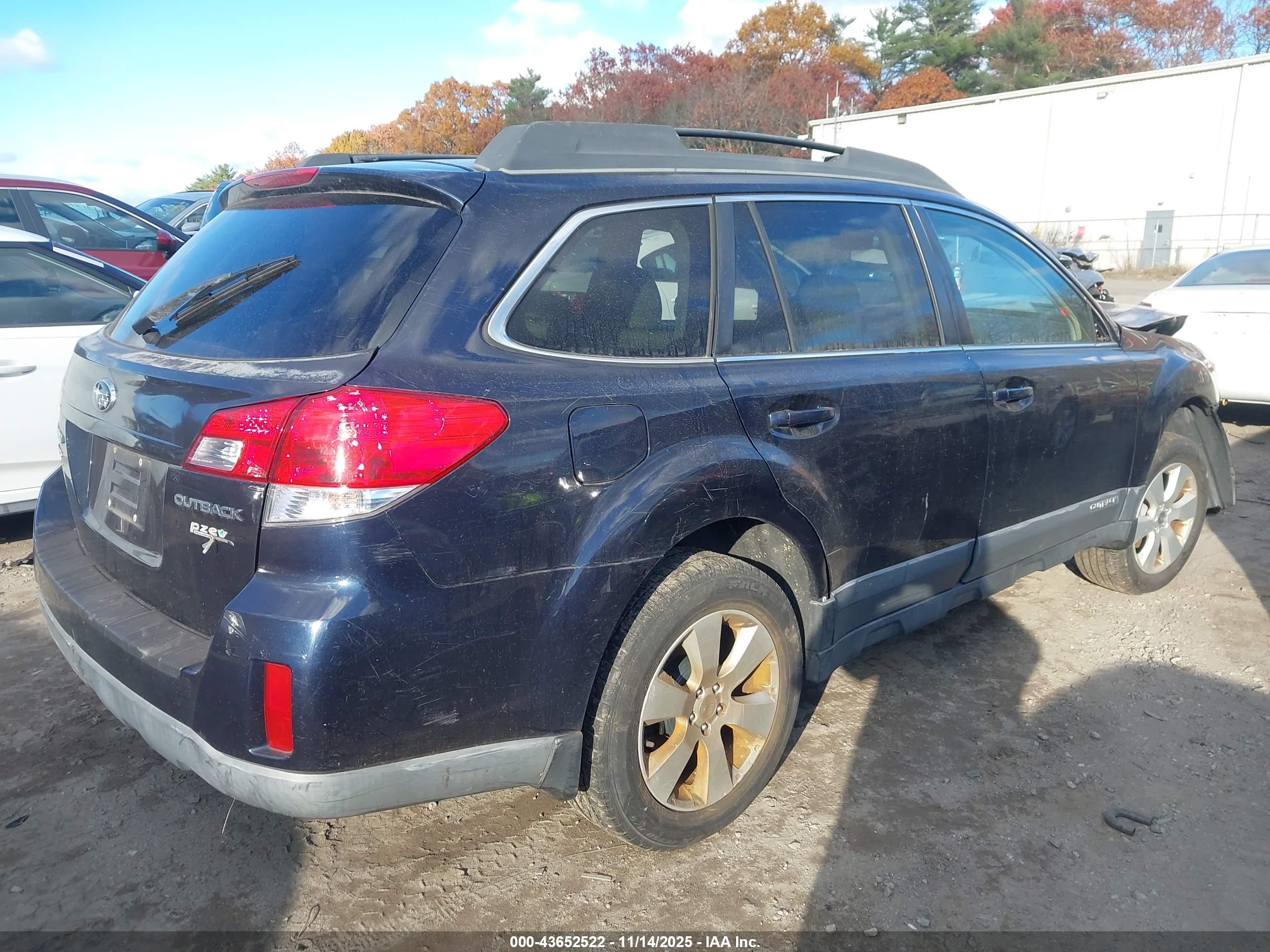 SUBARU OUTBACK image 4