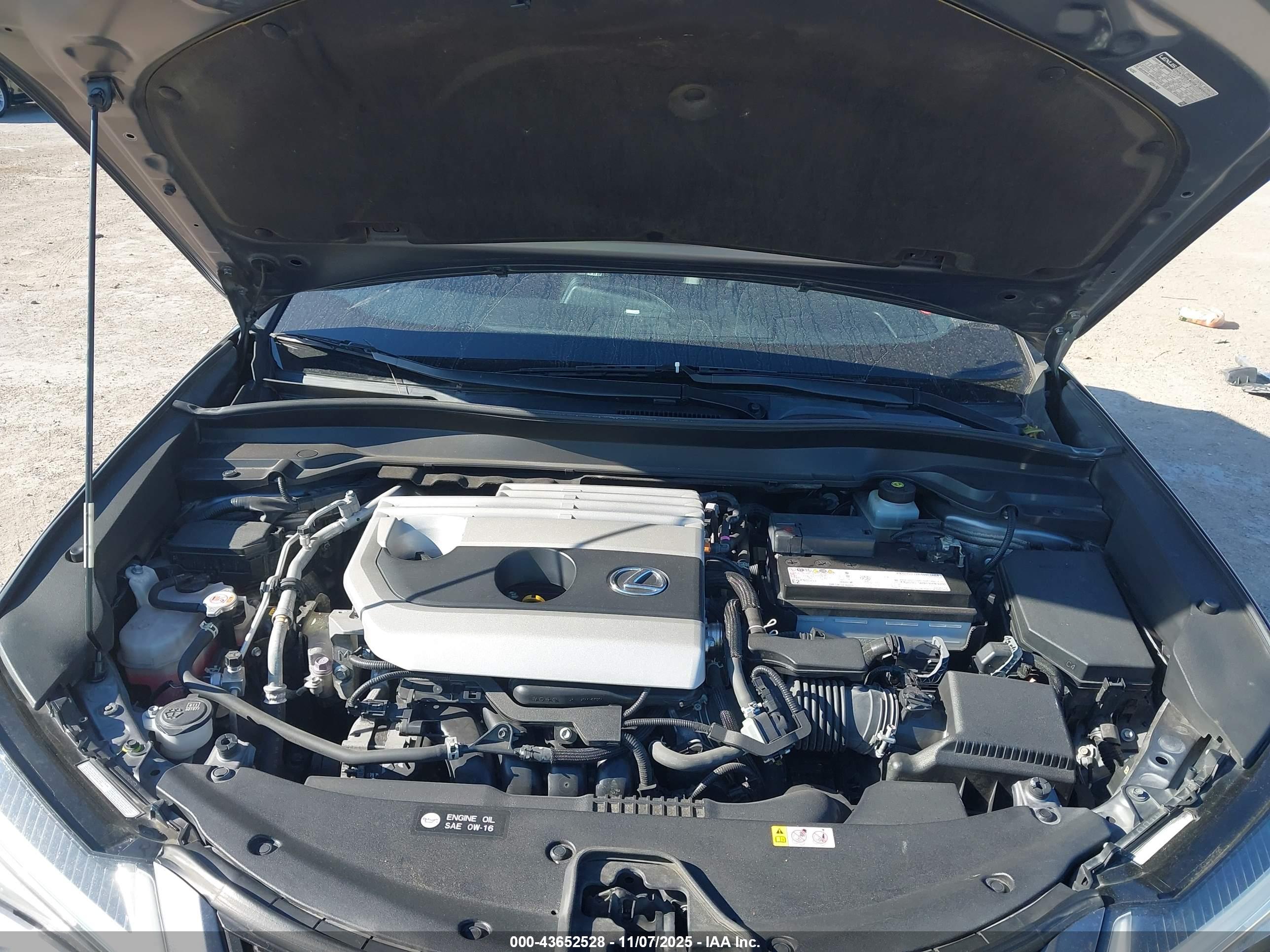 LEXUS UX image 10