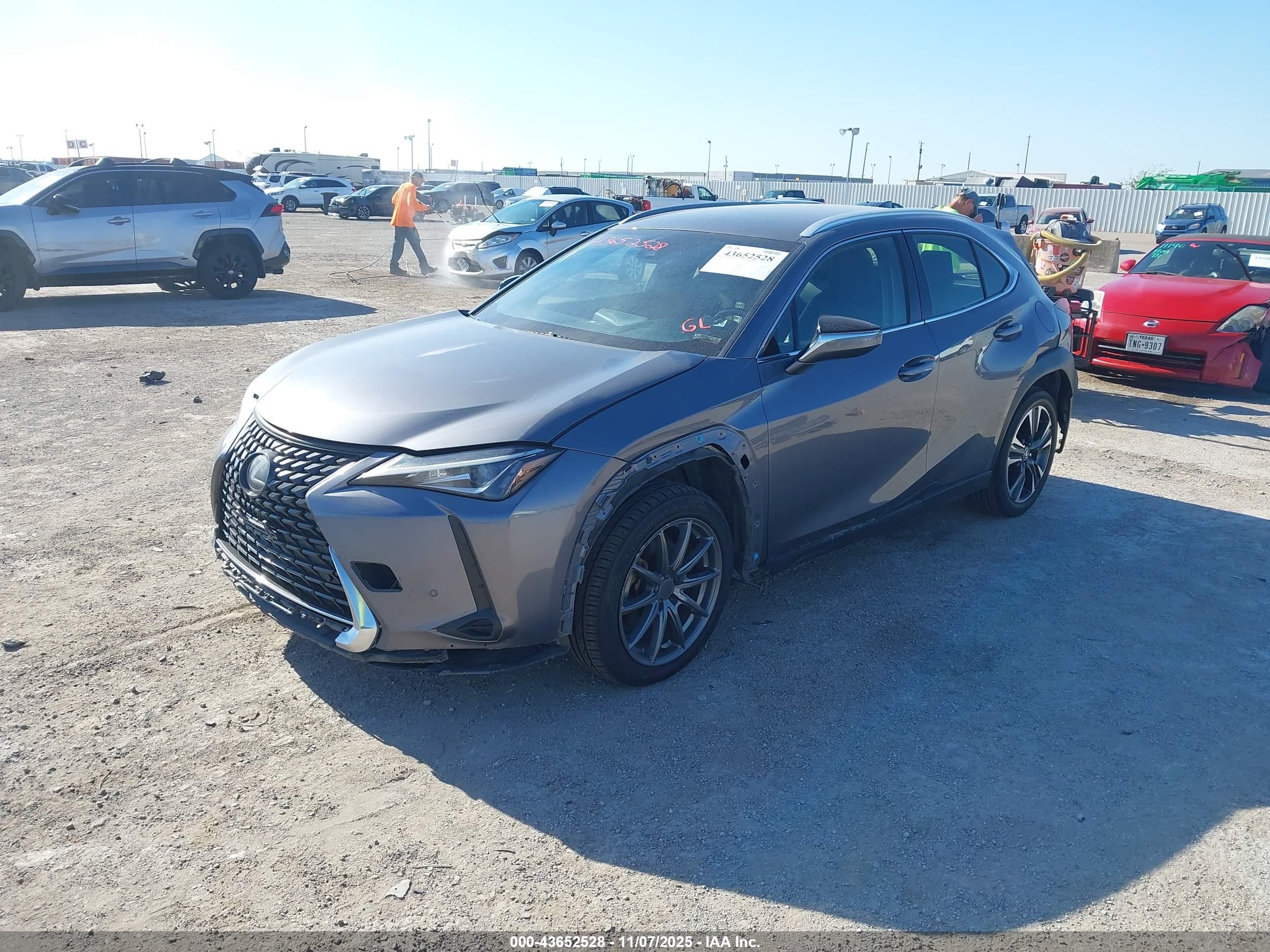 LEXUS UX image 2