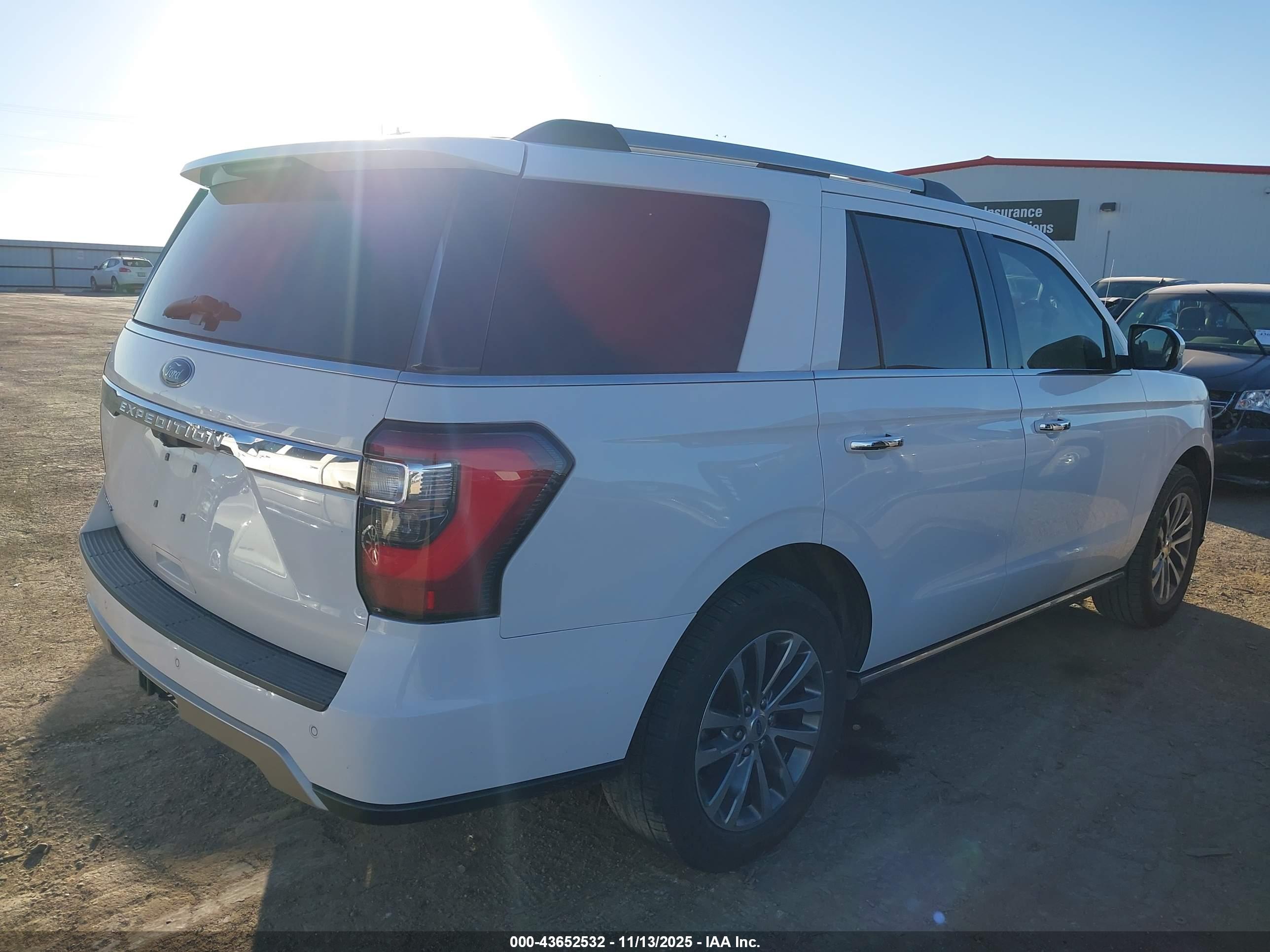 FORD EXPEDITION image 4