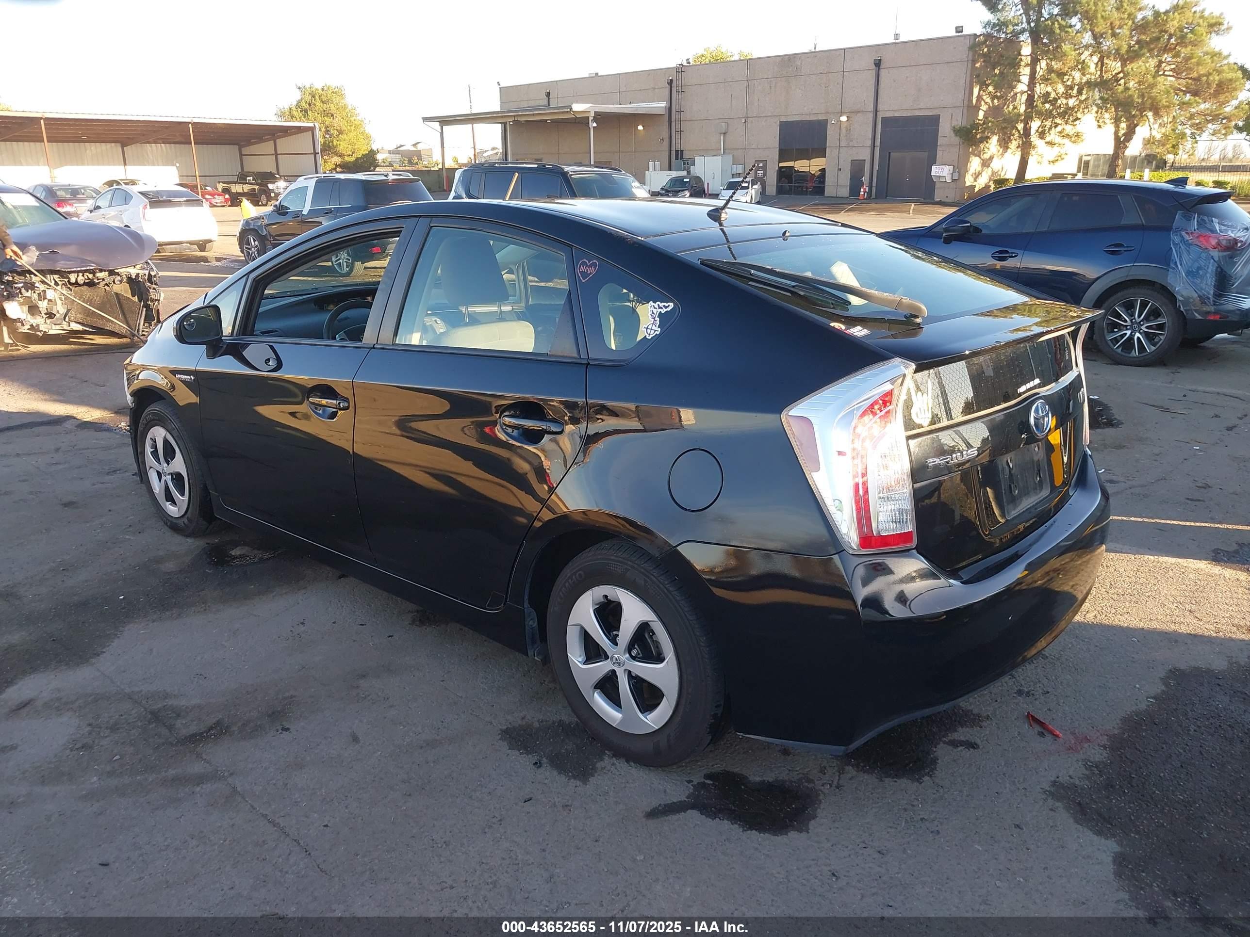 TOYOTA PRIUS image 3