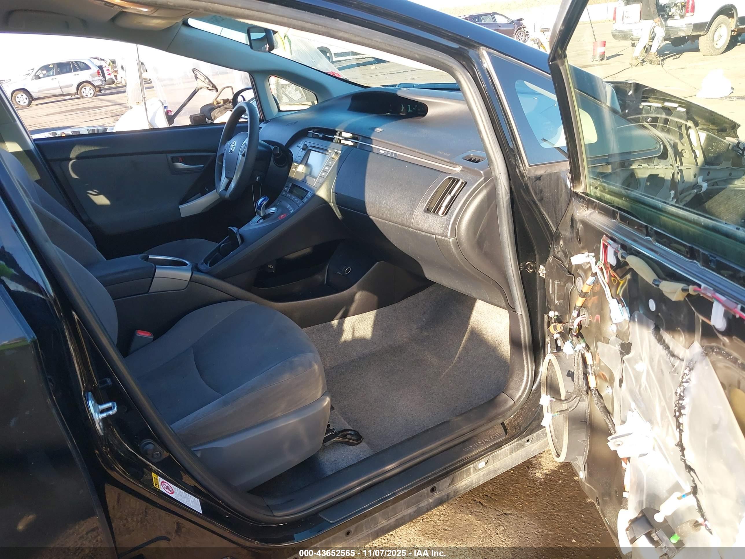 TOYOTA PRIUS image 5