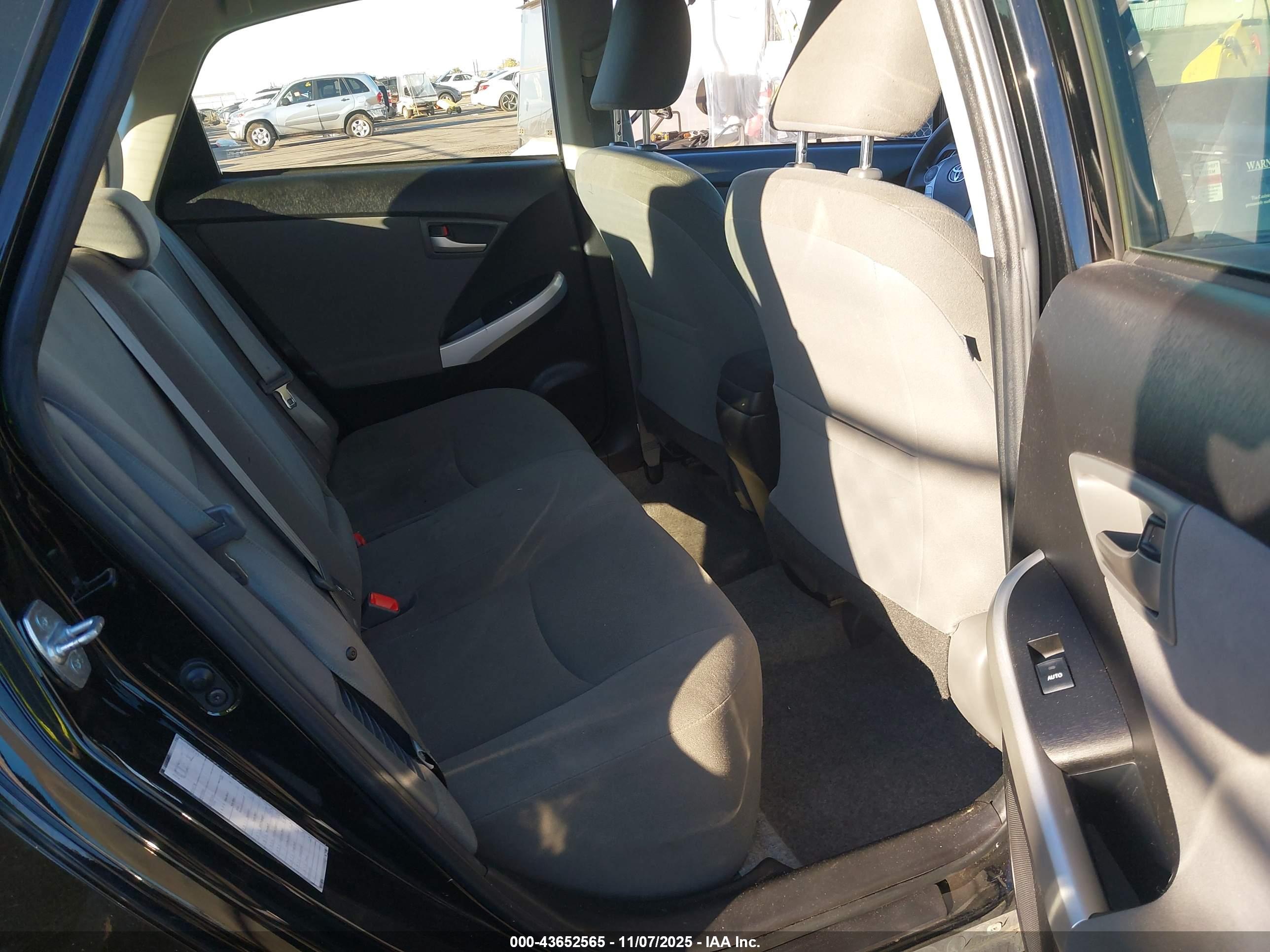 TOYOTA PRIUS image 8