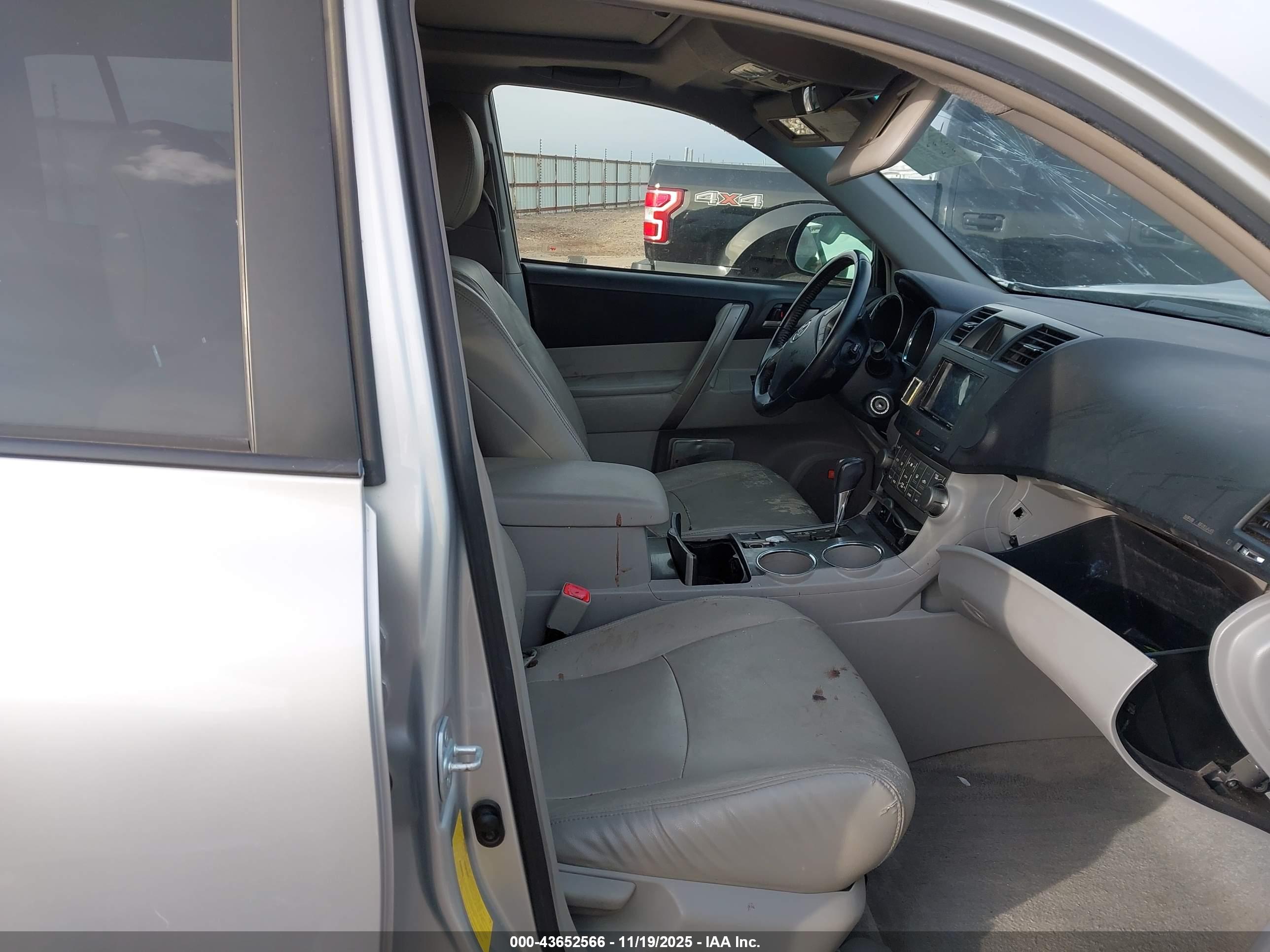 TOYOTA HIGHLANDER image 5