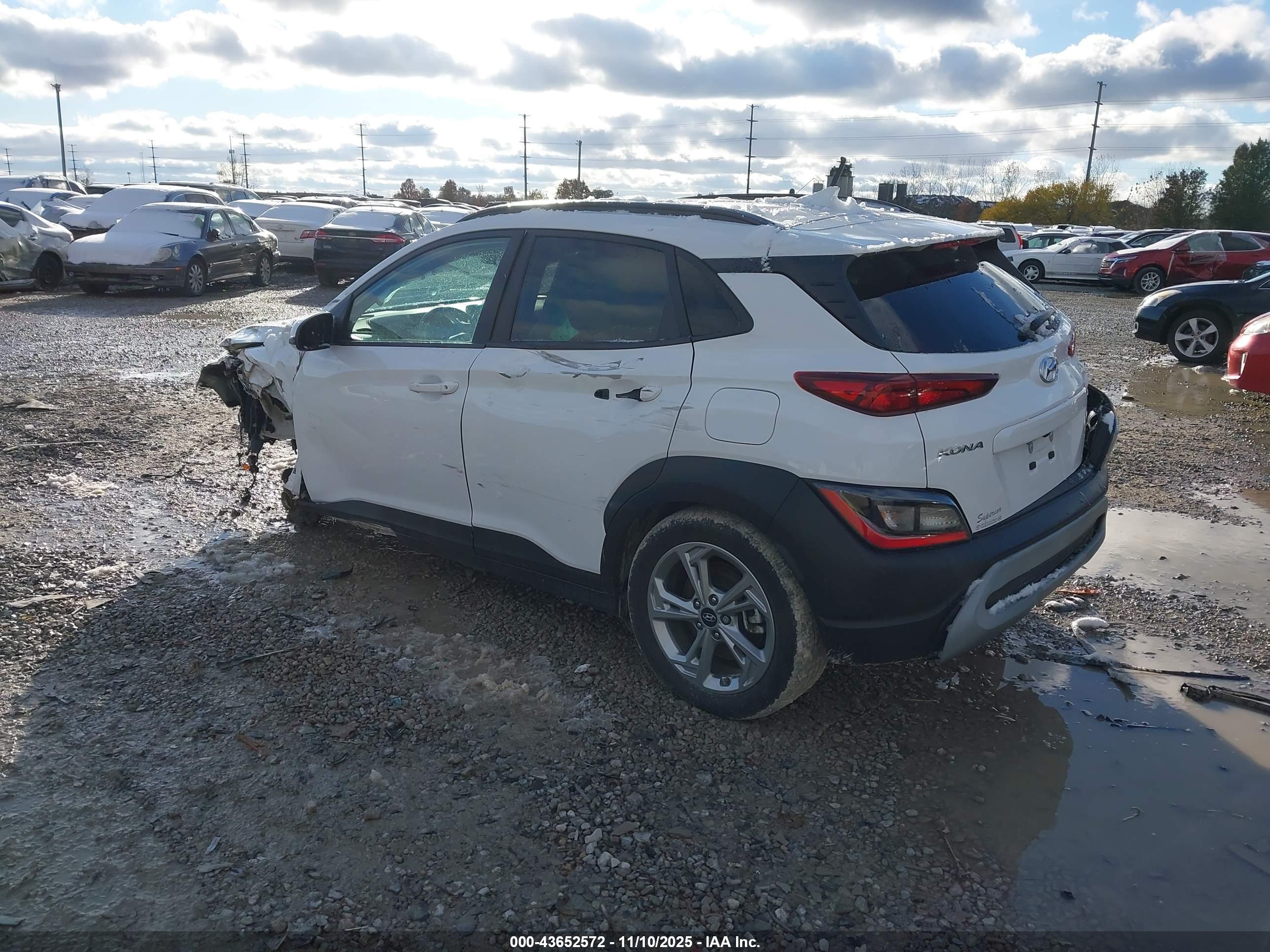 HYUNDAI KONA image 3