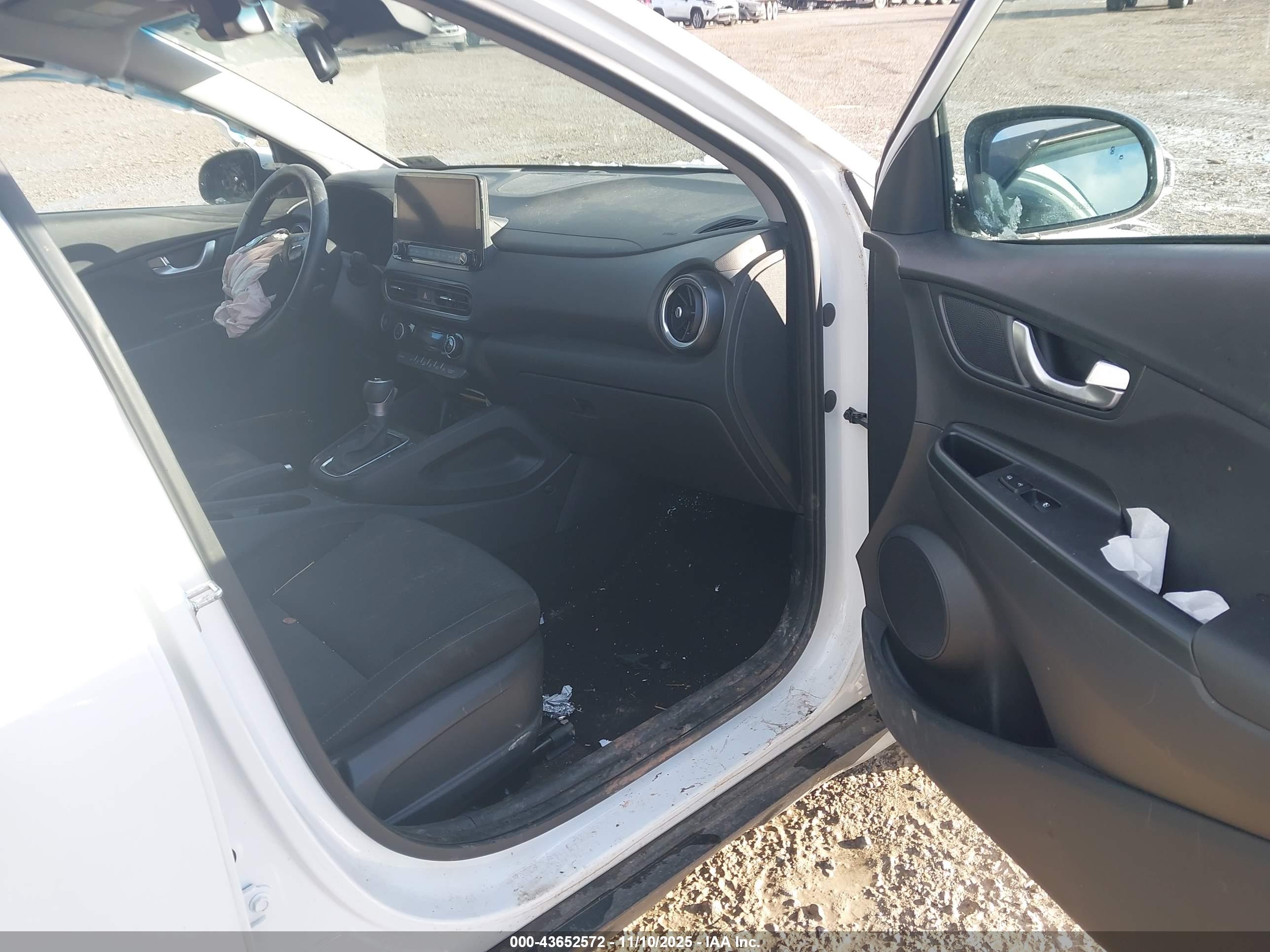 HYUNDAI KONA image 5